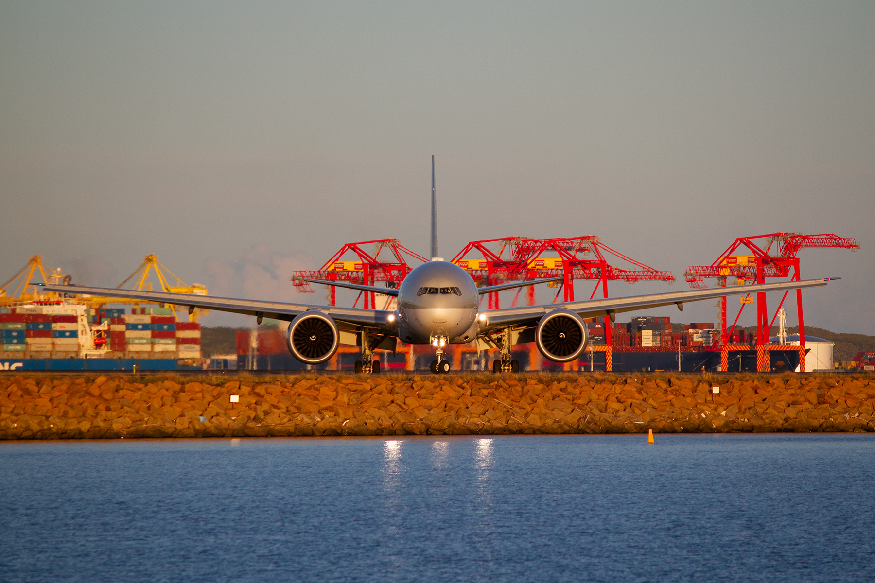 Qatar Airways Boeing 777-300ER A7-BEQ at Kingsford Smith