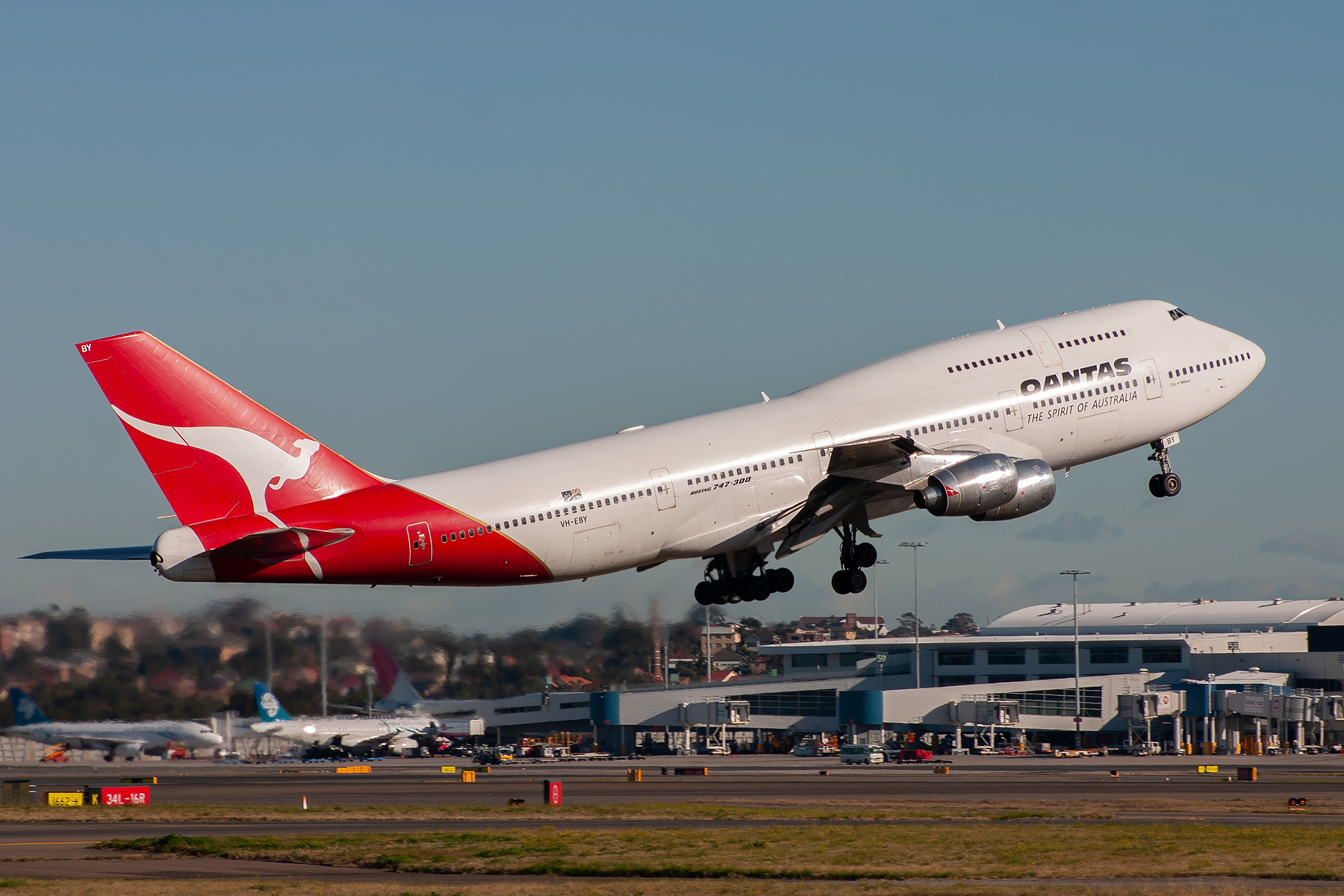 Qantas Boeing 747-300 VH-EBY at Kingsford Smith