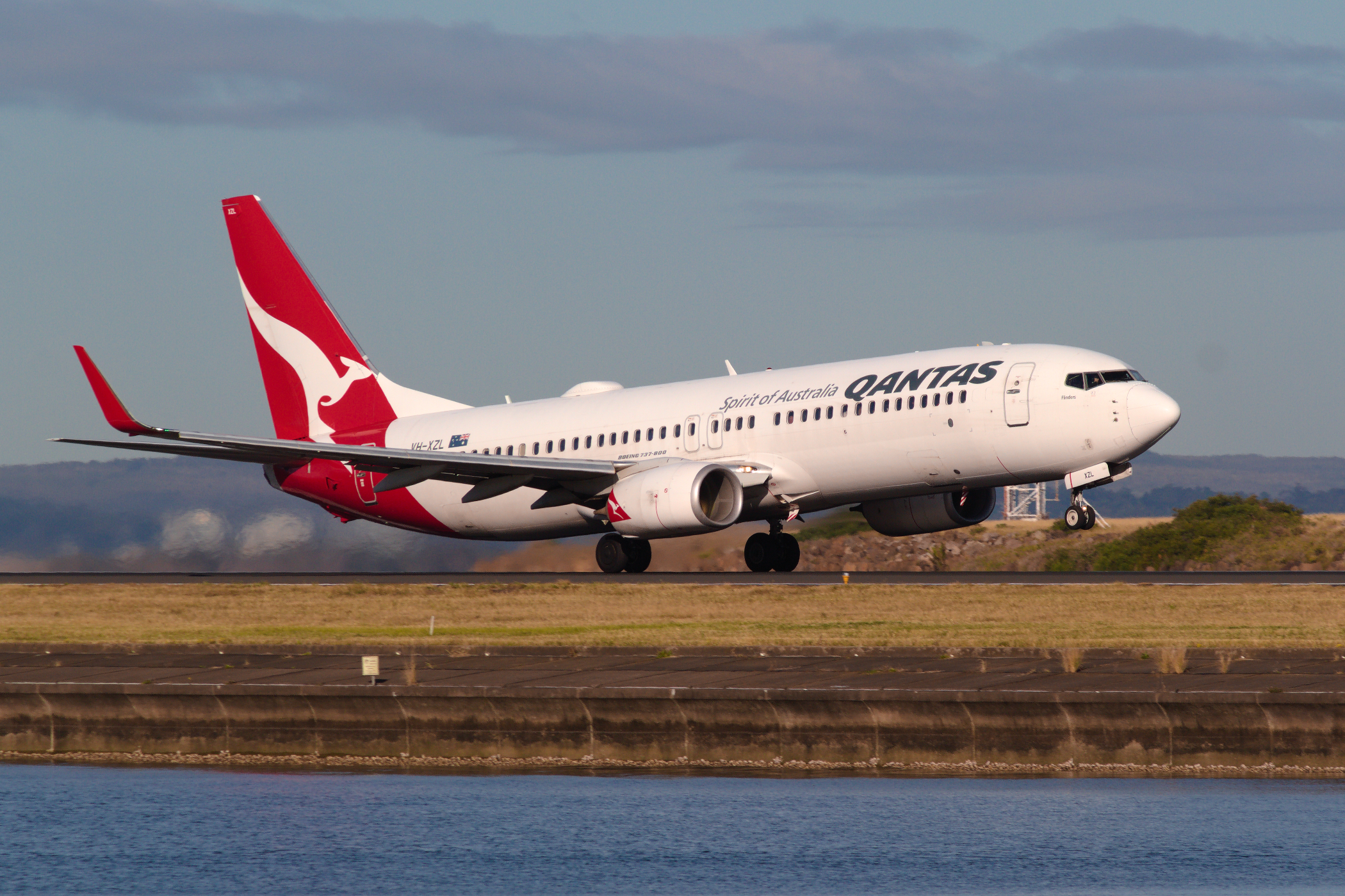 Qantas Boeing 737-800 VH-XZL at Kingsford Smith