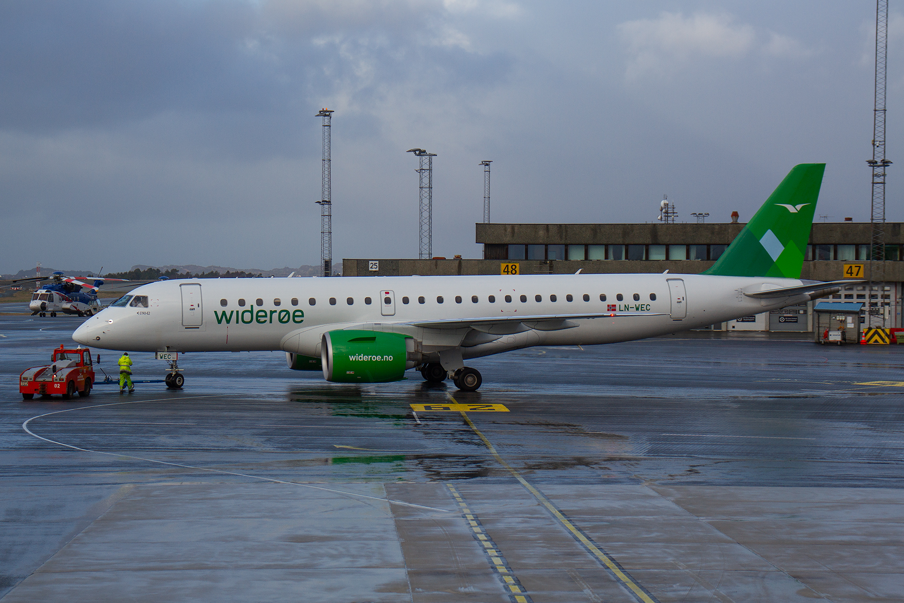 Wideroe Embraer E190-E2 LN-WEC at Flesland