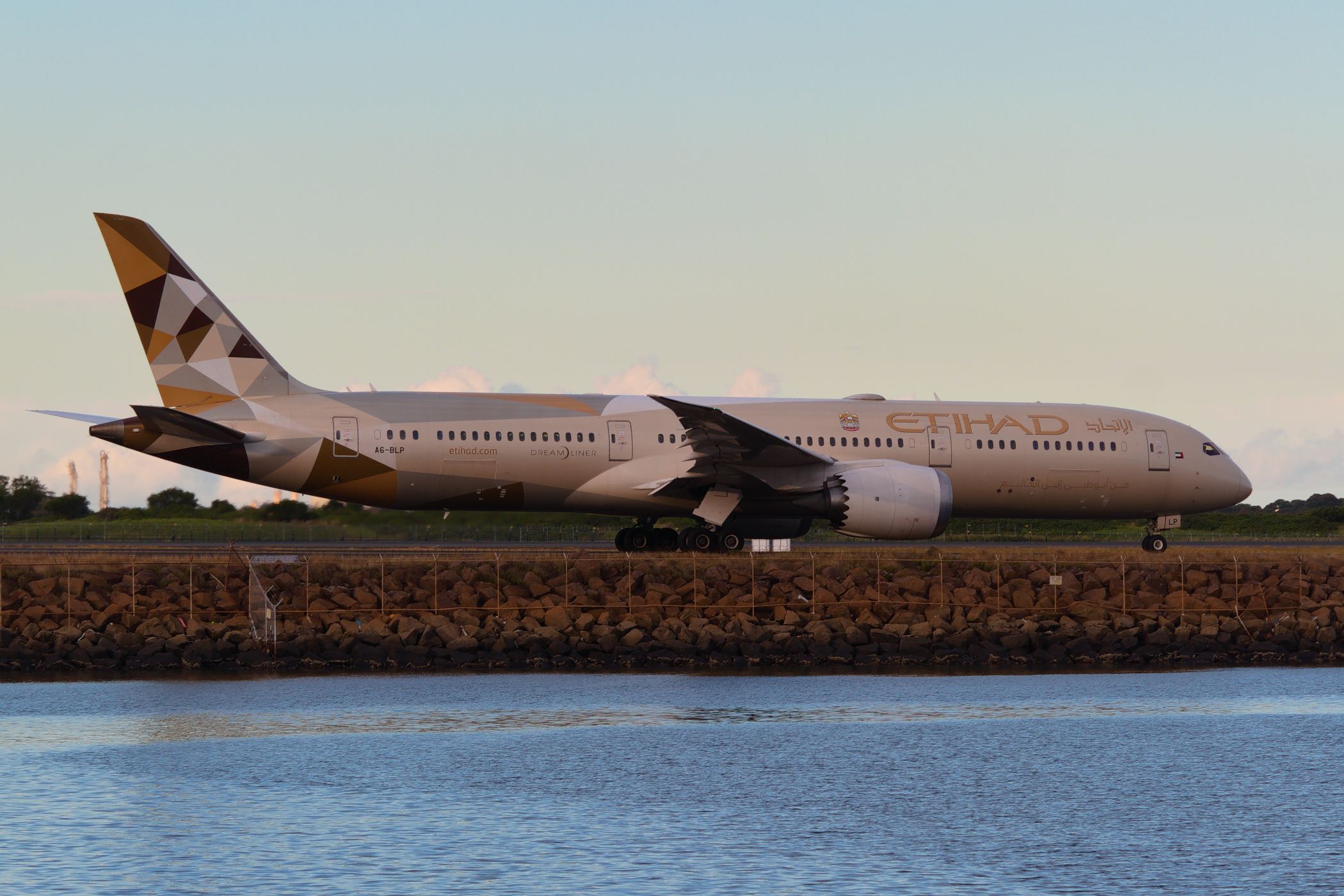 Etihad Airways Boeing 787-900 A6-BLP at Kingsford Smith