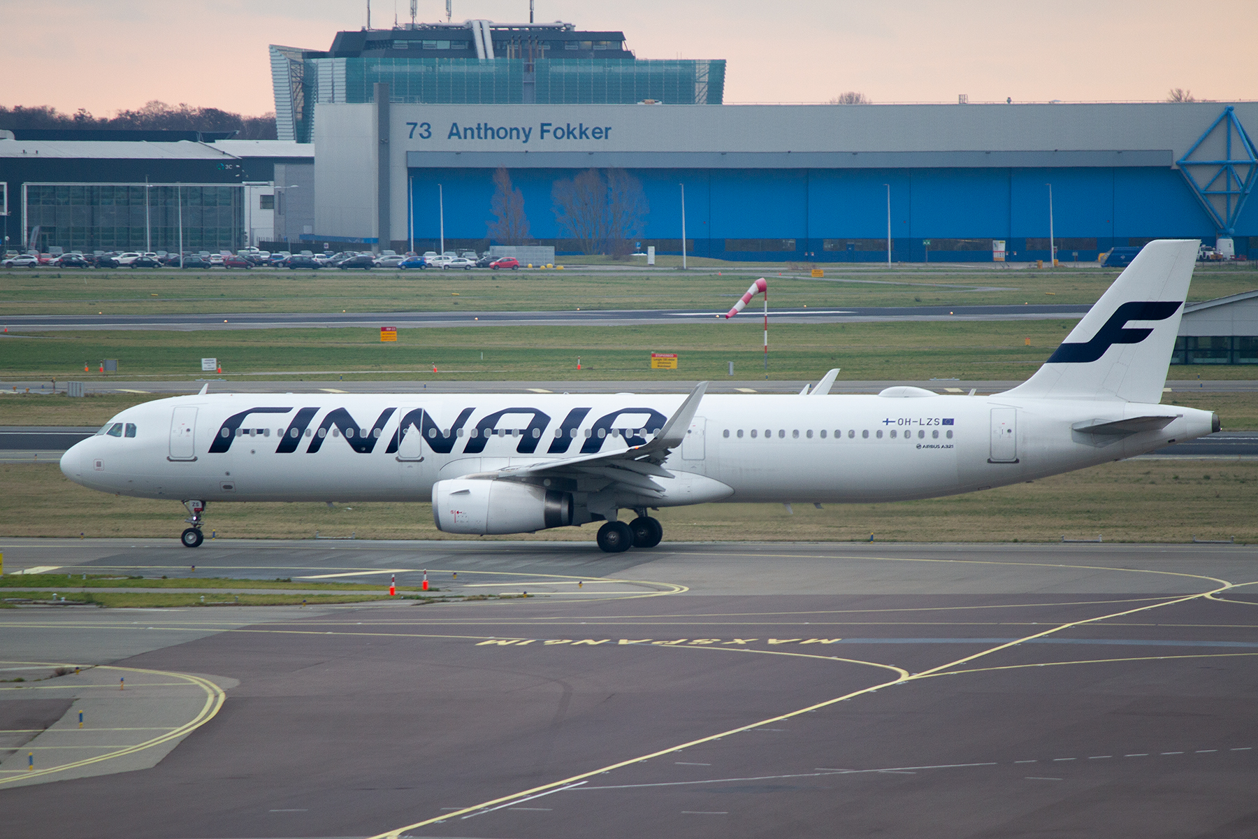 Finnair Airbus A321-200 OH-LZS at Kingsford Smith