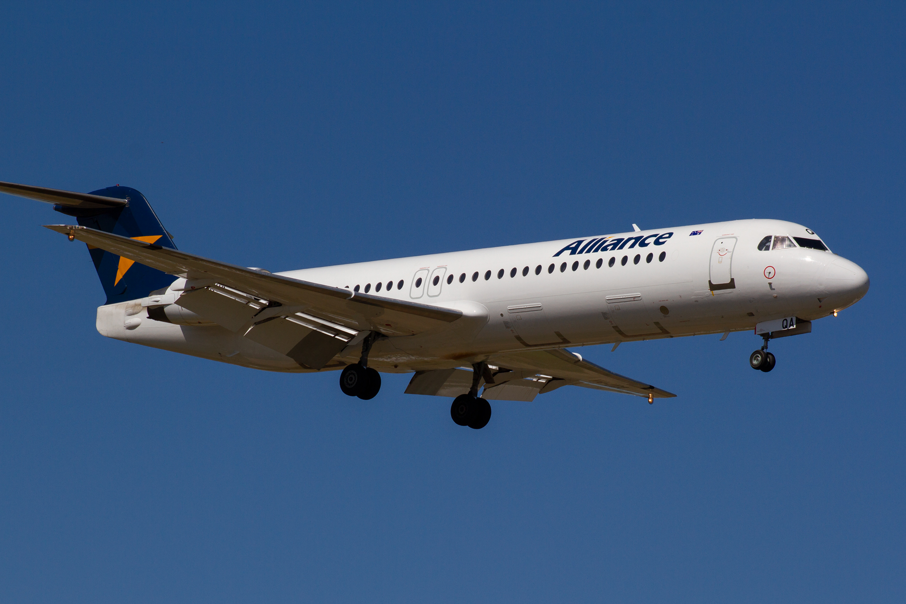 Alliance Airlines Fokker F100 VH-UQA at Kingsford Smith