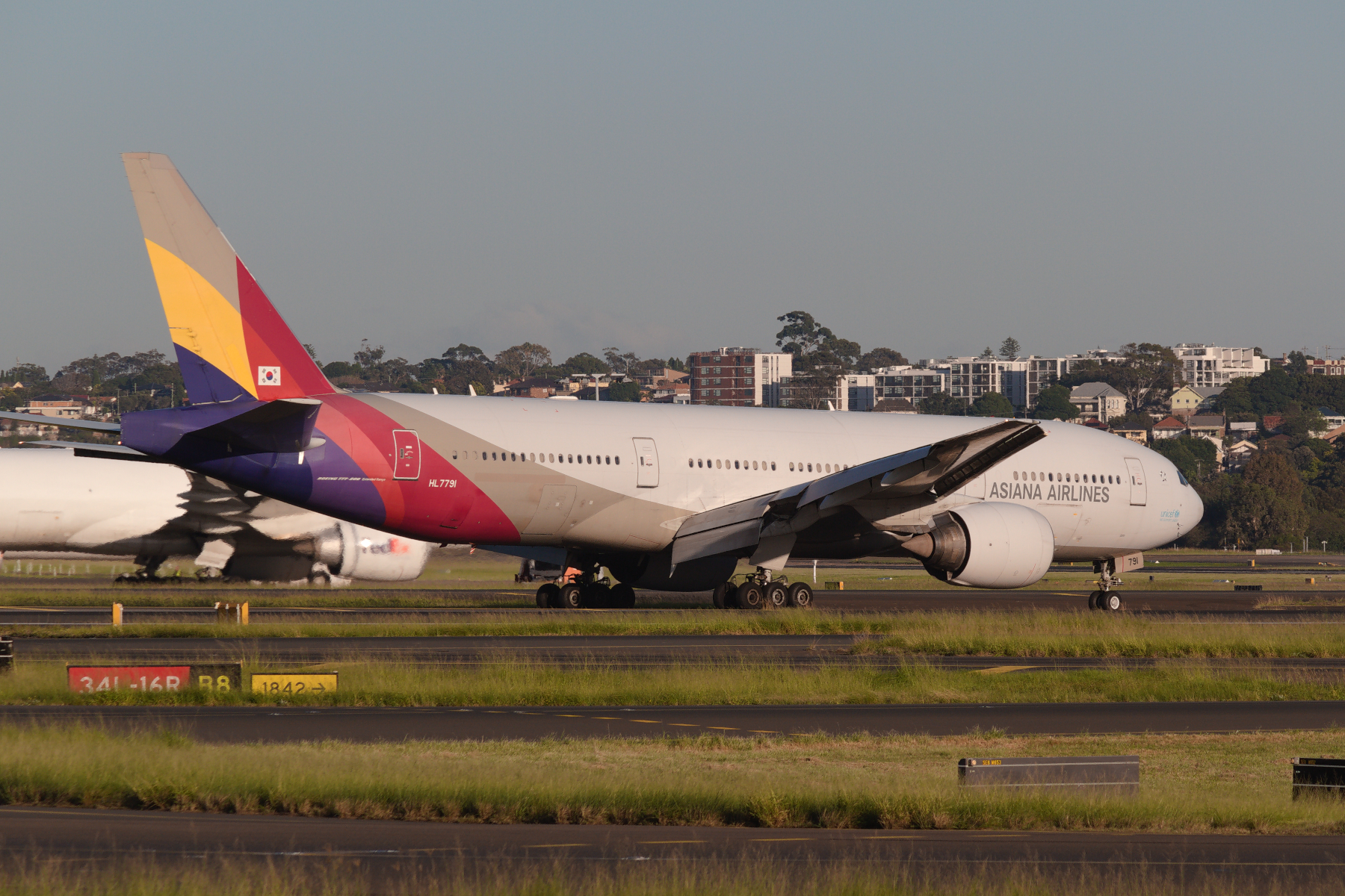 Asiana Boeing 777-200ER HL7791 at Kingsford Smith