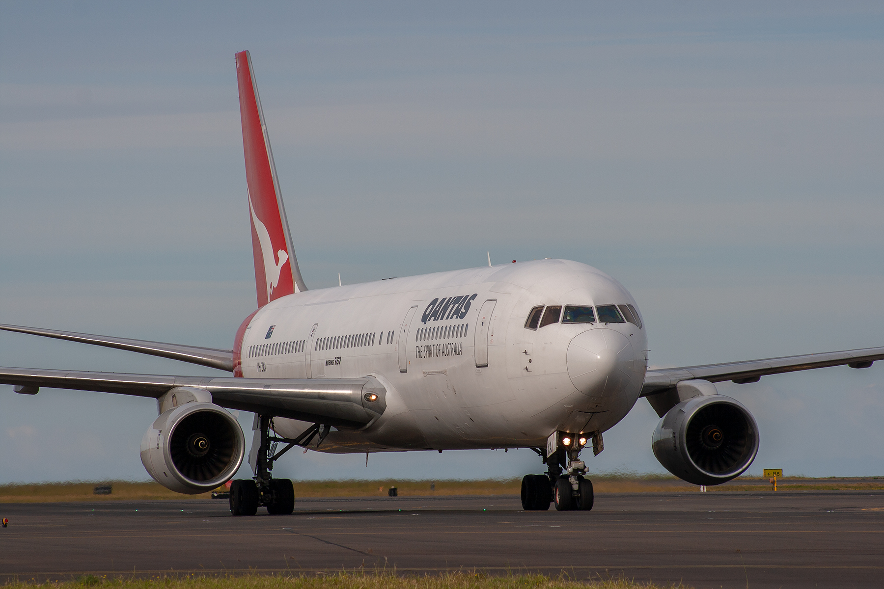 Qantas Boeing 767-300ER VH-ZXA at Kingsford Smith