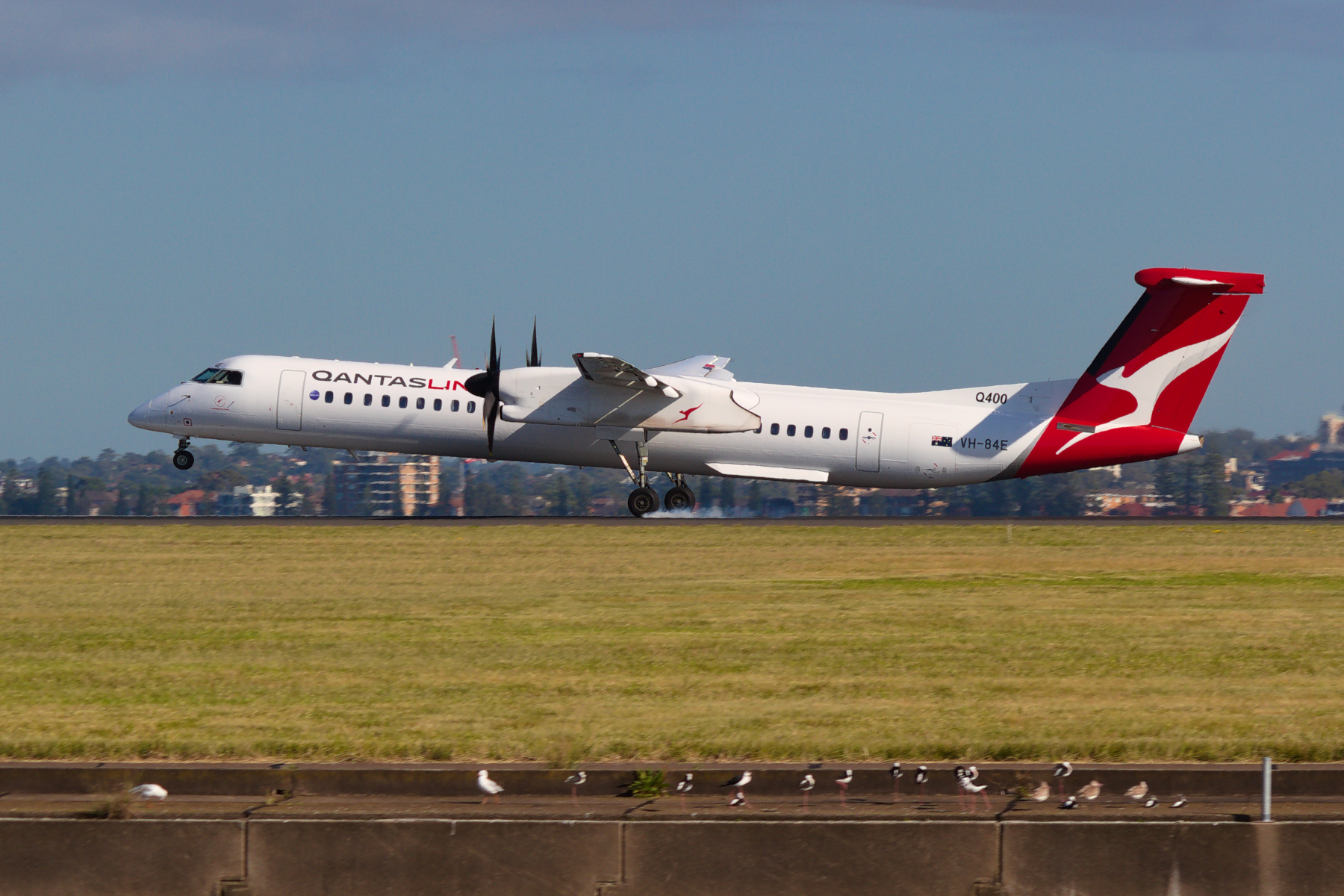 Qantas-Sunstate deHavilland Canada DHC8-Q400NG VH-84E at Kingsford Smith