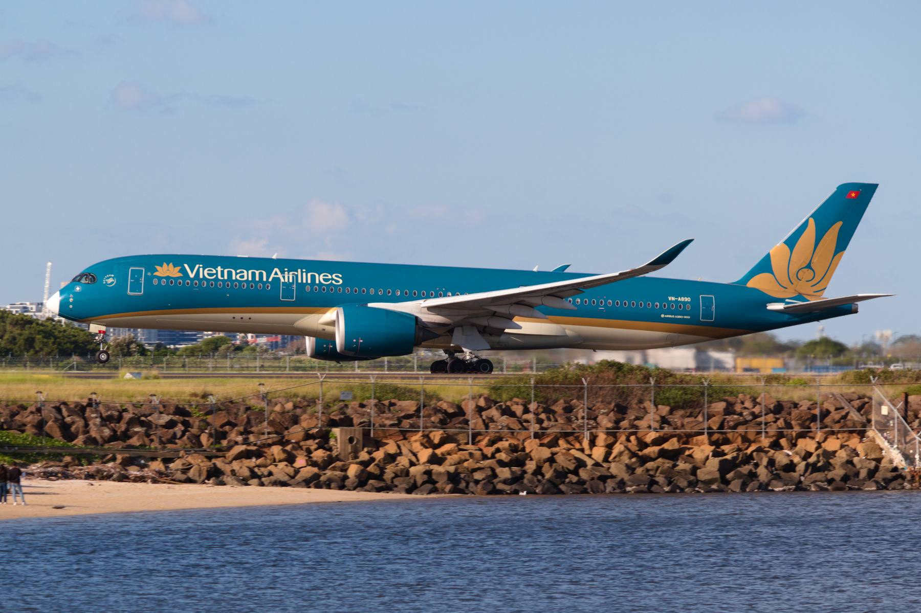Vietnam Airlines Airbus A350-900 VN-A890 at Kingsford Smith