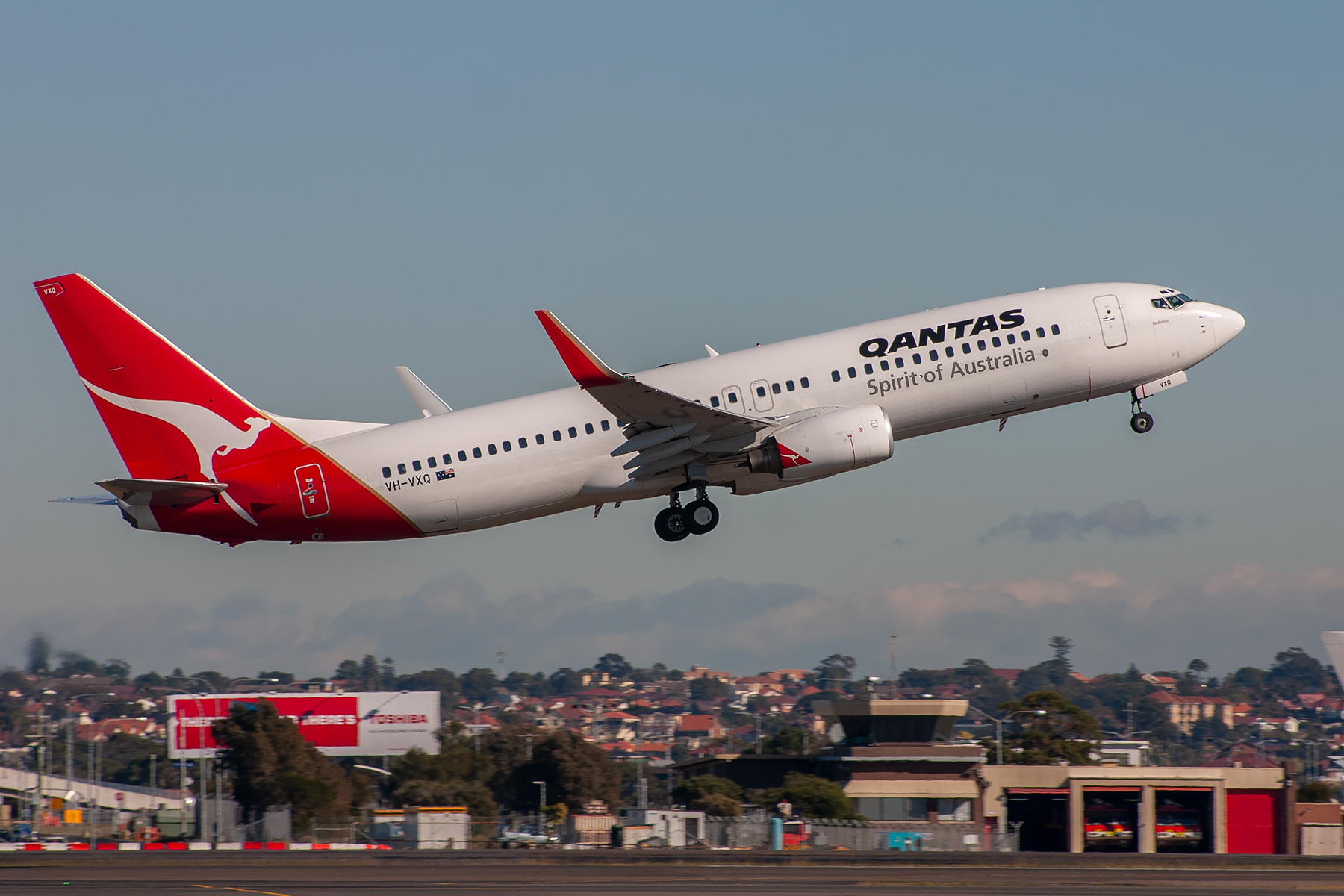 Qantas Boeing 737-800 VH-VXQ at Kingsford Smith