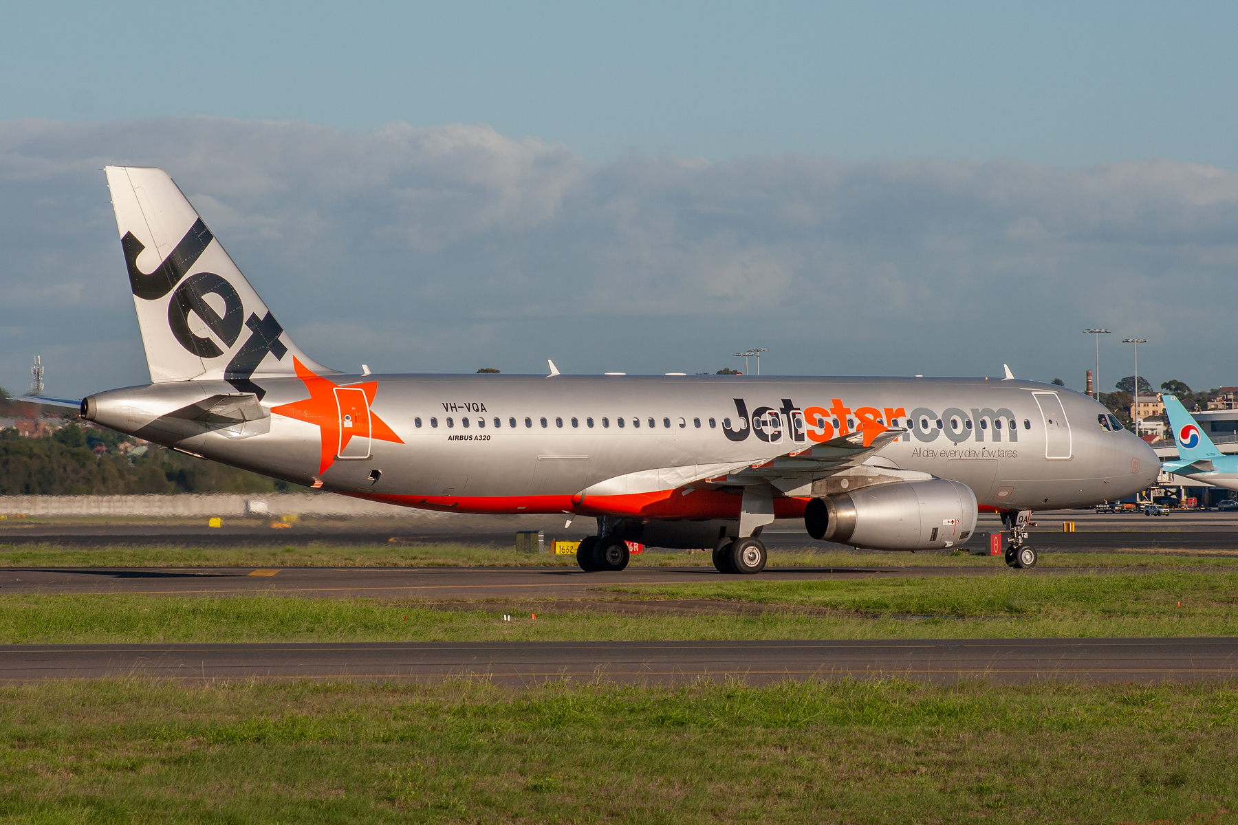 Jetstar Airways Airbus A320-200 VH-VQA at Kingsford Smith