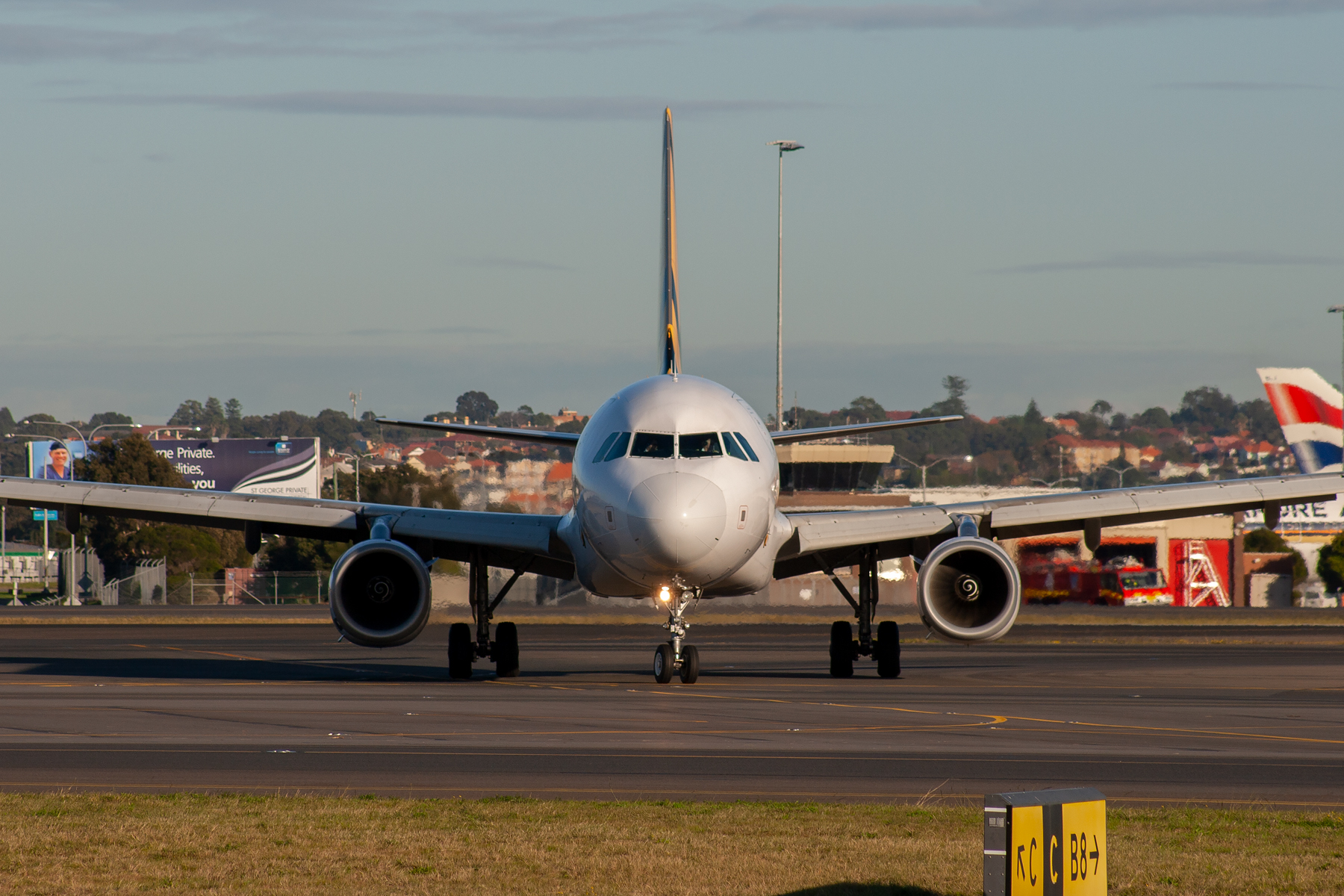 Tiger AW Australia Airbus A320-200 VH-VNB at Kingsford Smith