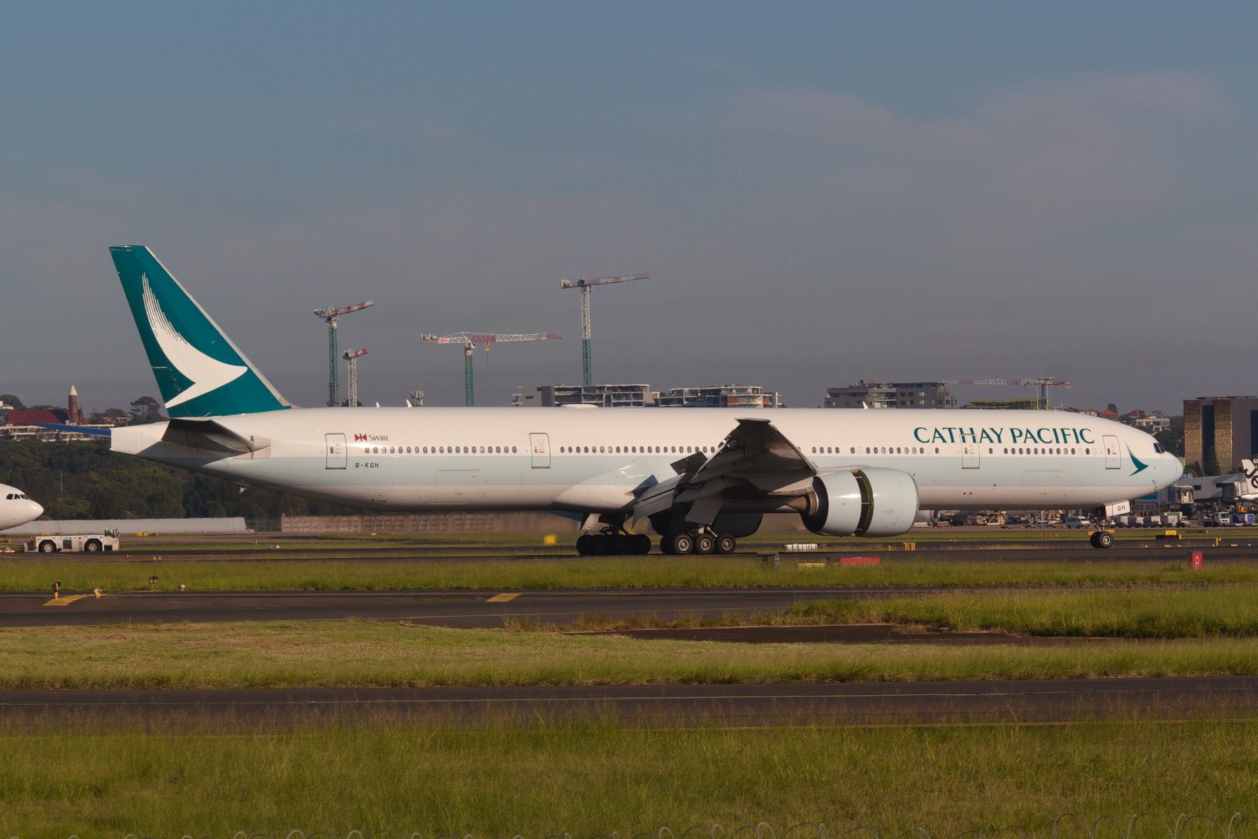 Cathay Pacific Airways Boeing 777-300ER B-KQH at Kingsford Smith