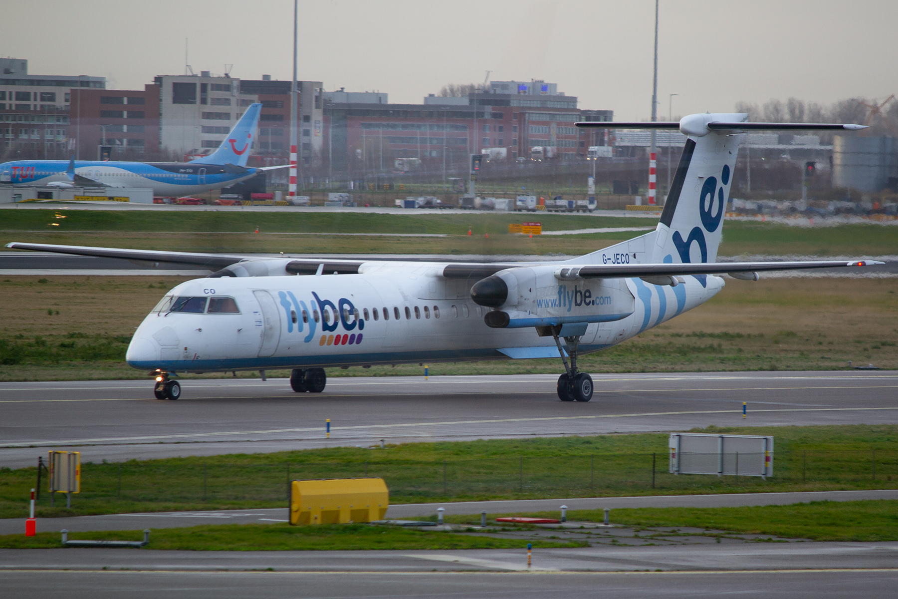  deHavilland Canada DHC8-Q400 G-JECO at Schiphol