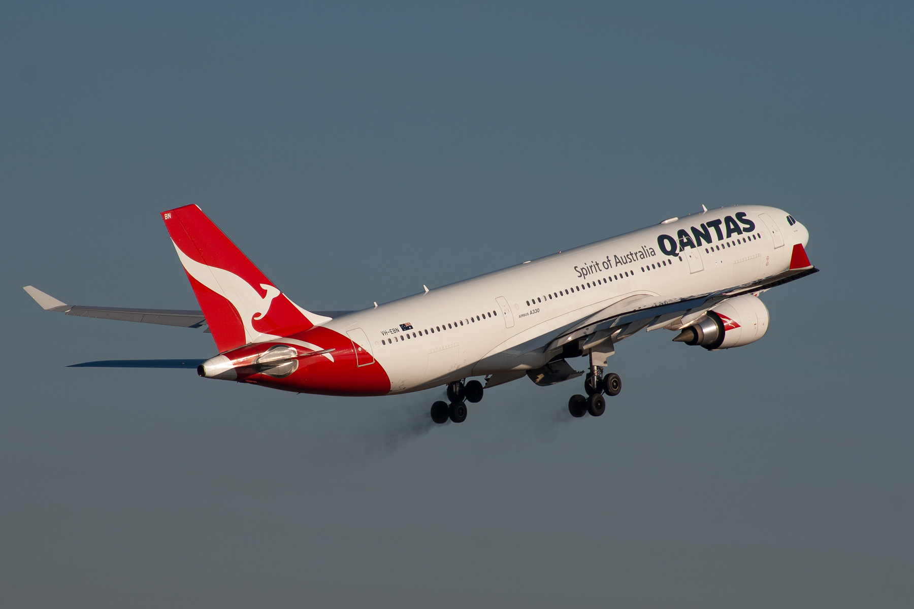 Qantas Airbus A330-200 VH-EBN at Kingsford Smith