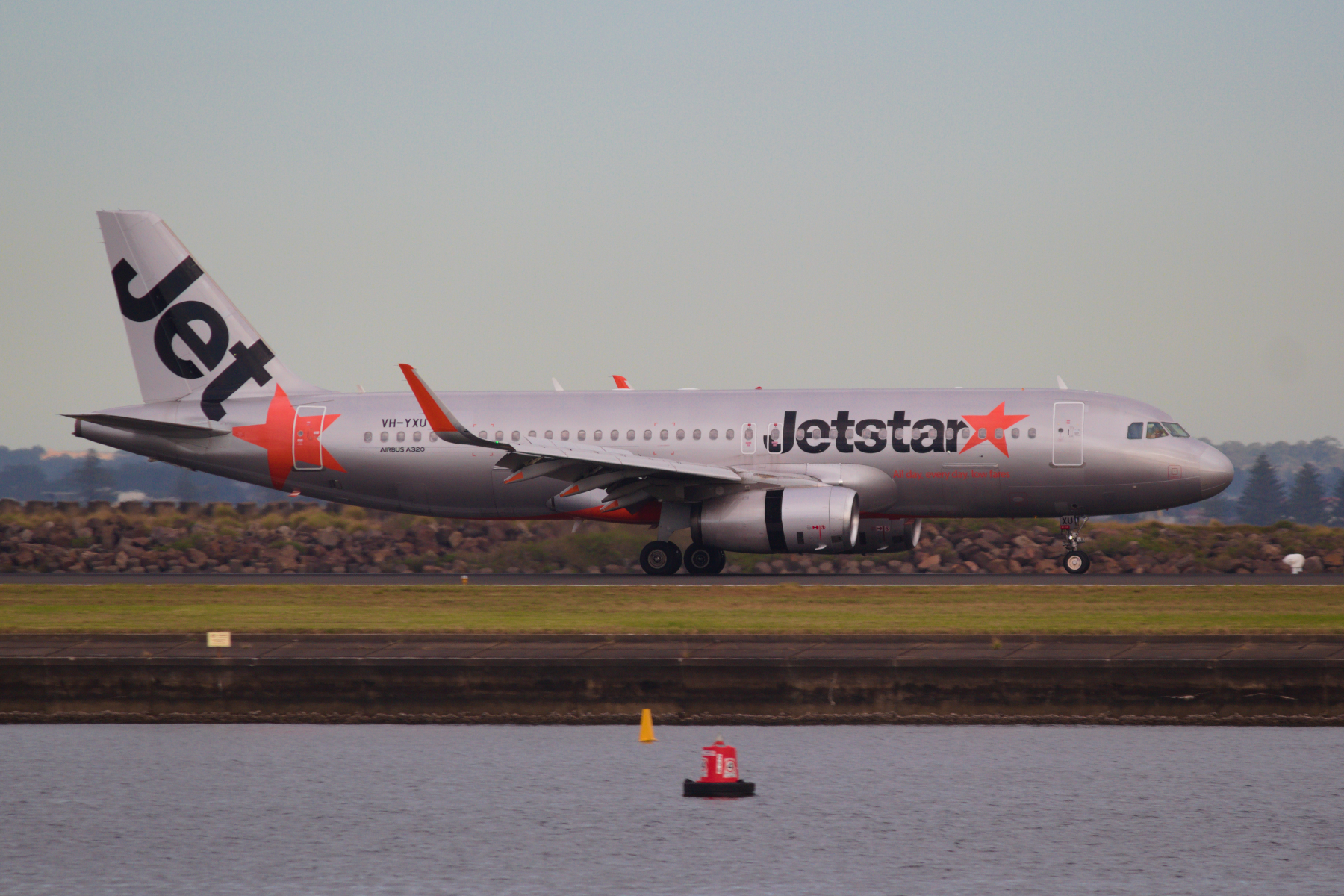 Jetstar Airways Airbus A320-200 VH-YXU at Kingsford Smith