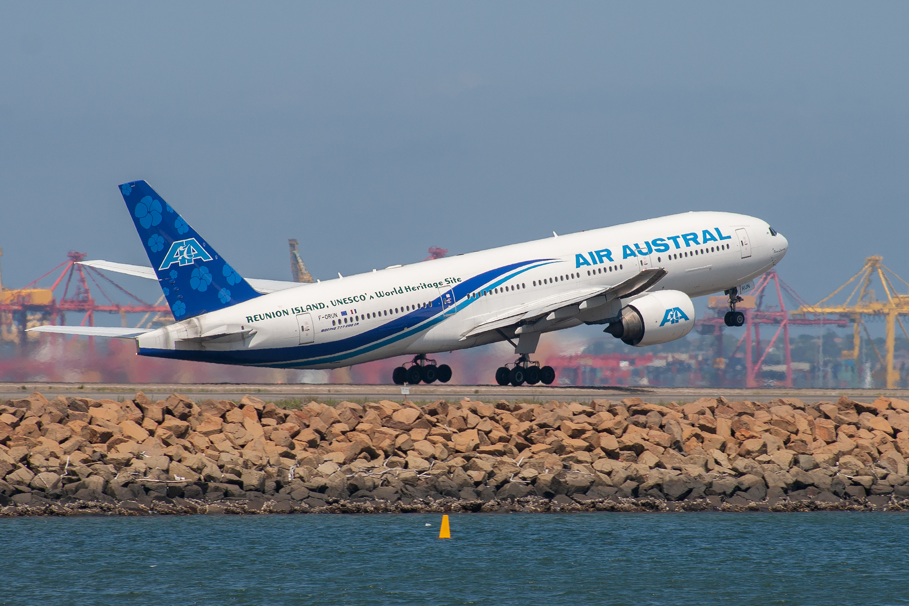 Air Austral Boeing 777-200ER F-ORUN at Kingsford Smith