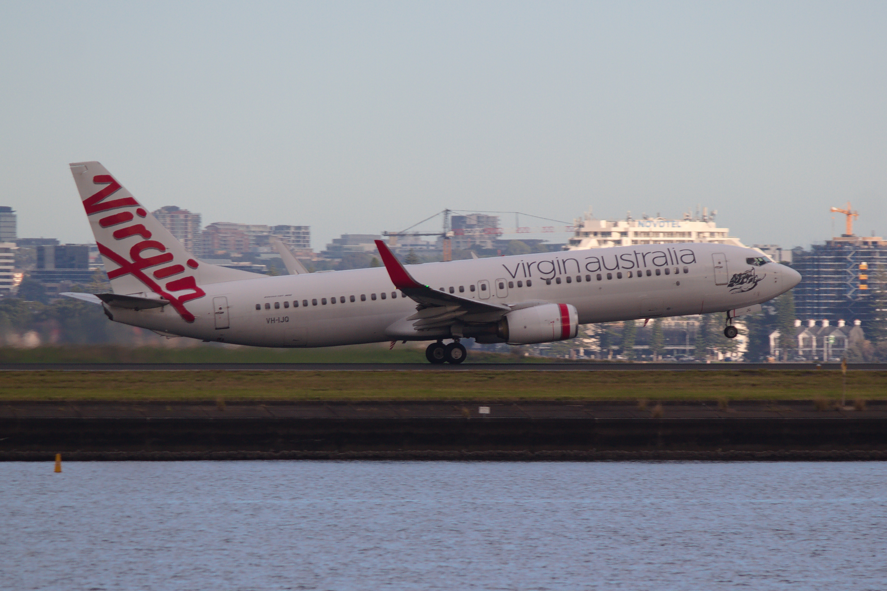 Virgin Australia Airlines Boeing 737-800 VH-IJQ at Kingsford Smith