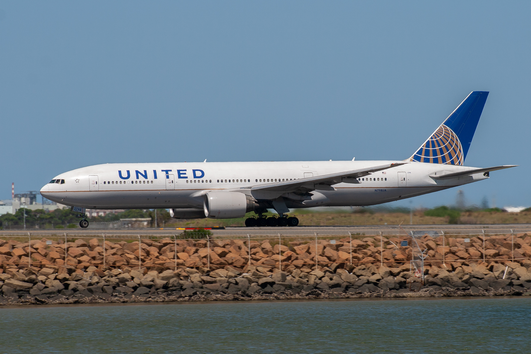 United Airlines Boeing 777-200ER N798UA at Kingsford Smith