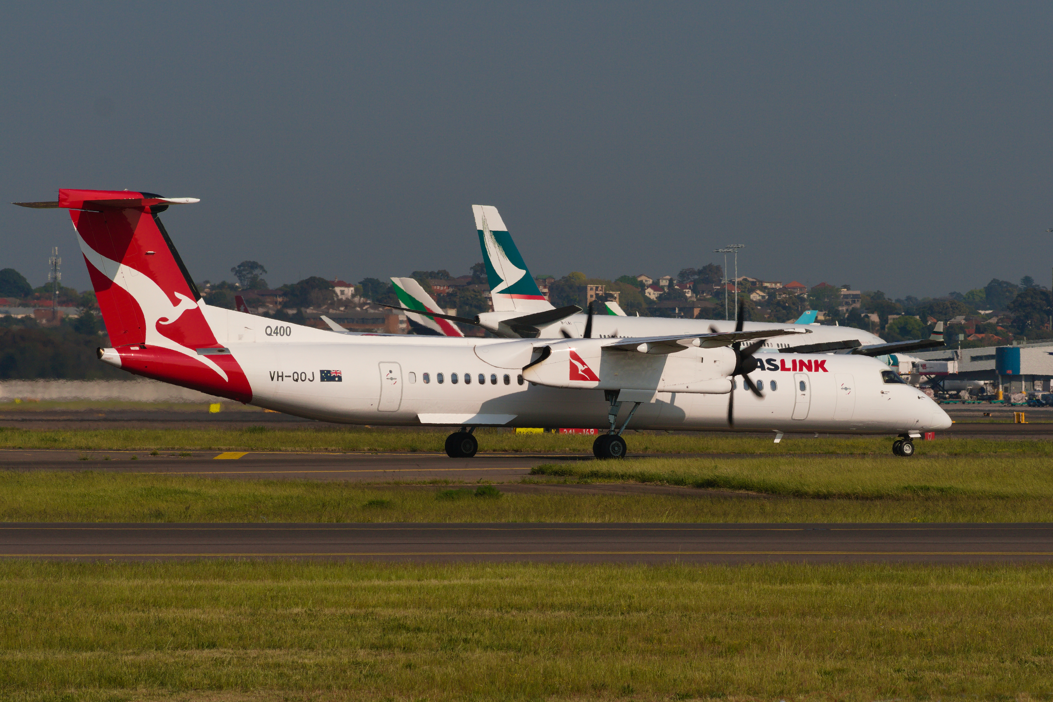QantasLINK deHavilland Canada DHC8-Q400 VH-QOJ at Kingsford Smith