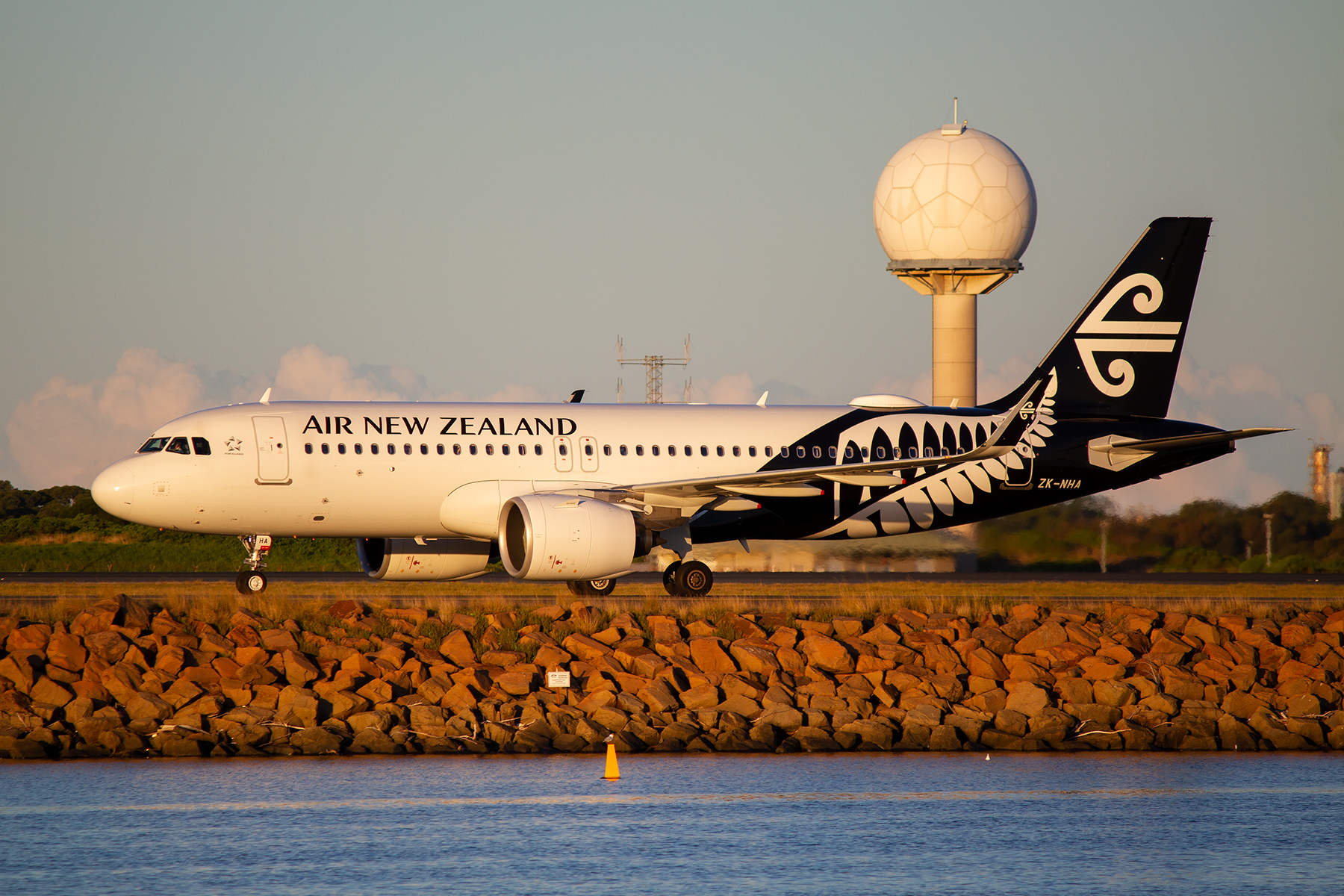 Air New Zealand Airbus A320NEO-200 ZK-NHA at Kingsford Smith