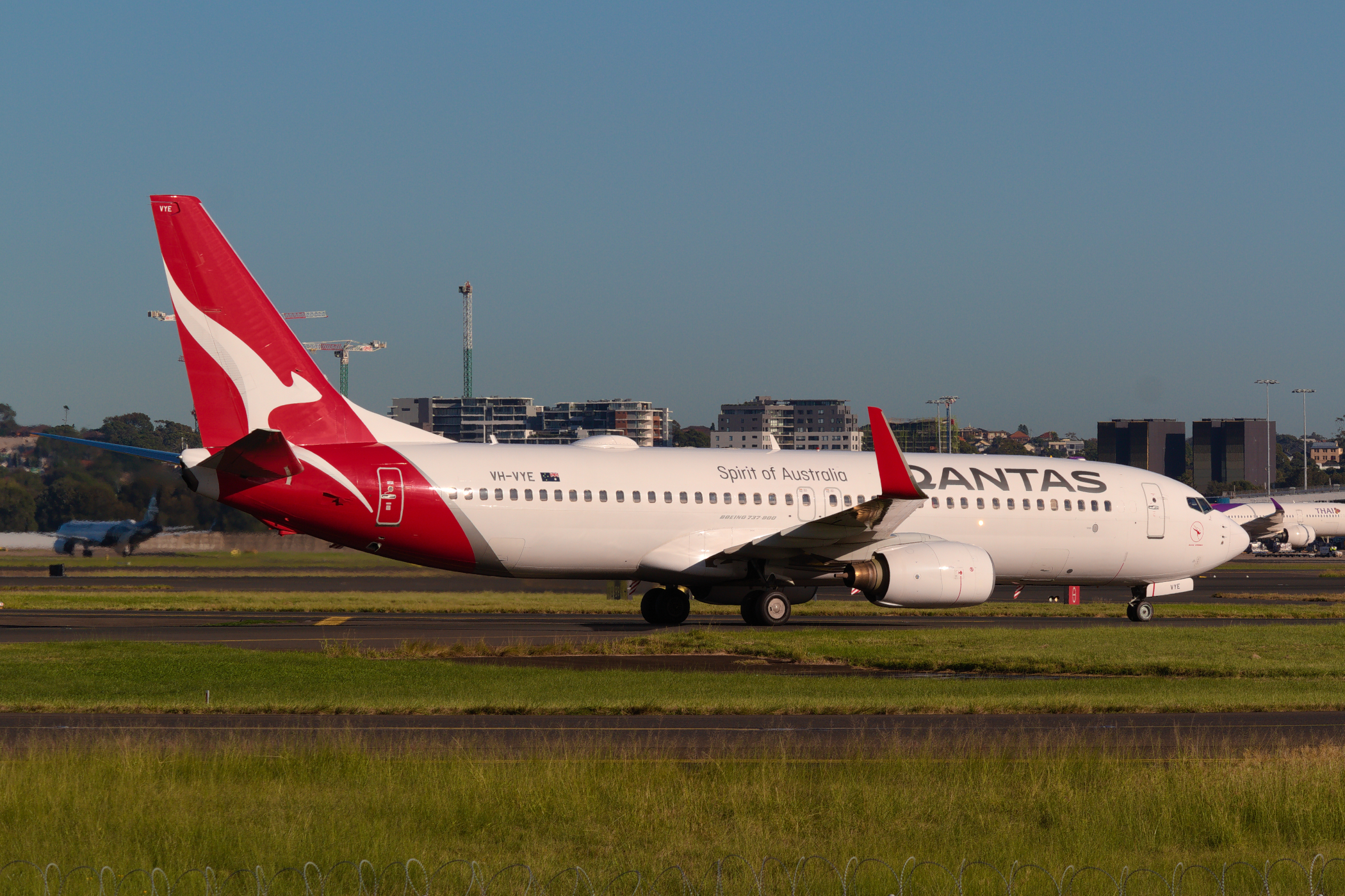 Qantas Boeing 737-800 VH-VYE at Kingsford Smith