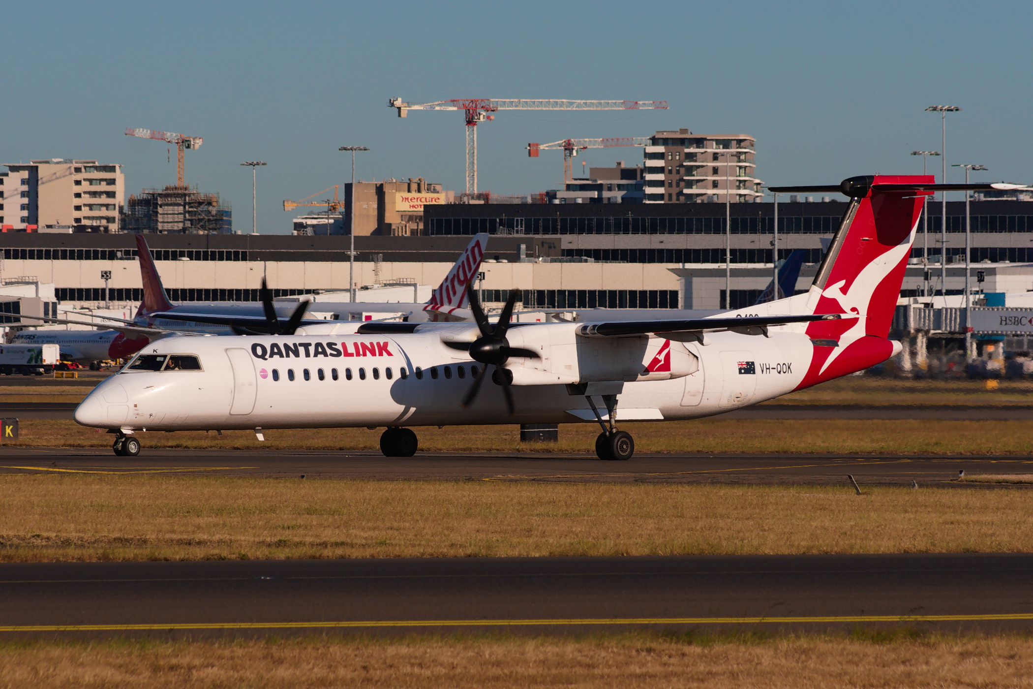QantasLINK deHavilland Canada DHC8-Q400 VH-QOK at Kingsford Smith