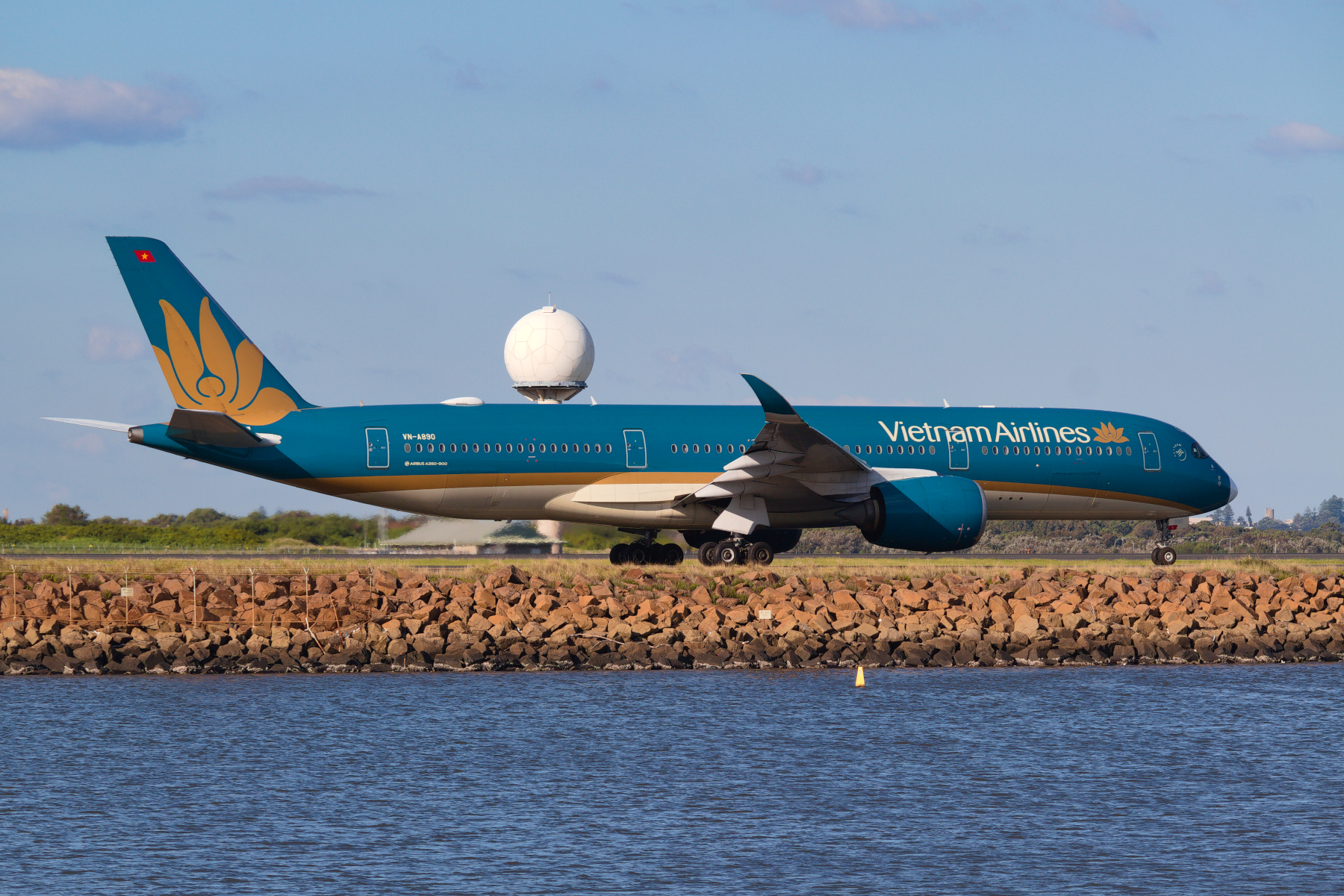 Vietnam Airlines Airbus A350-900 VN-A890 at Kingsford Smith