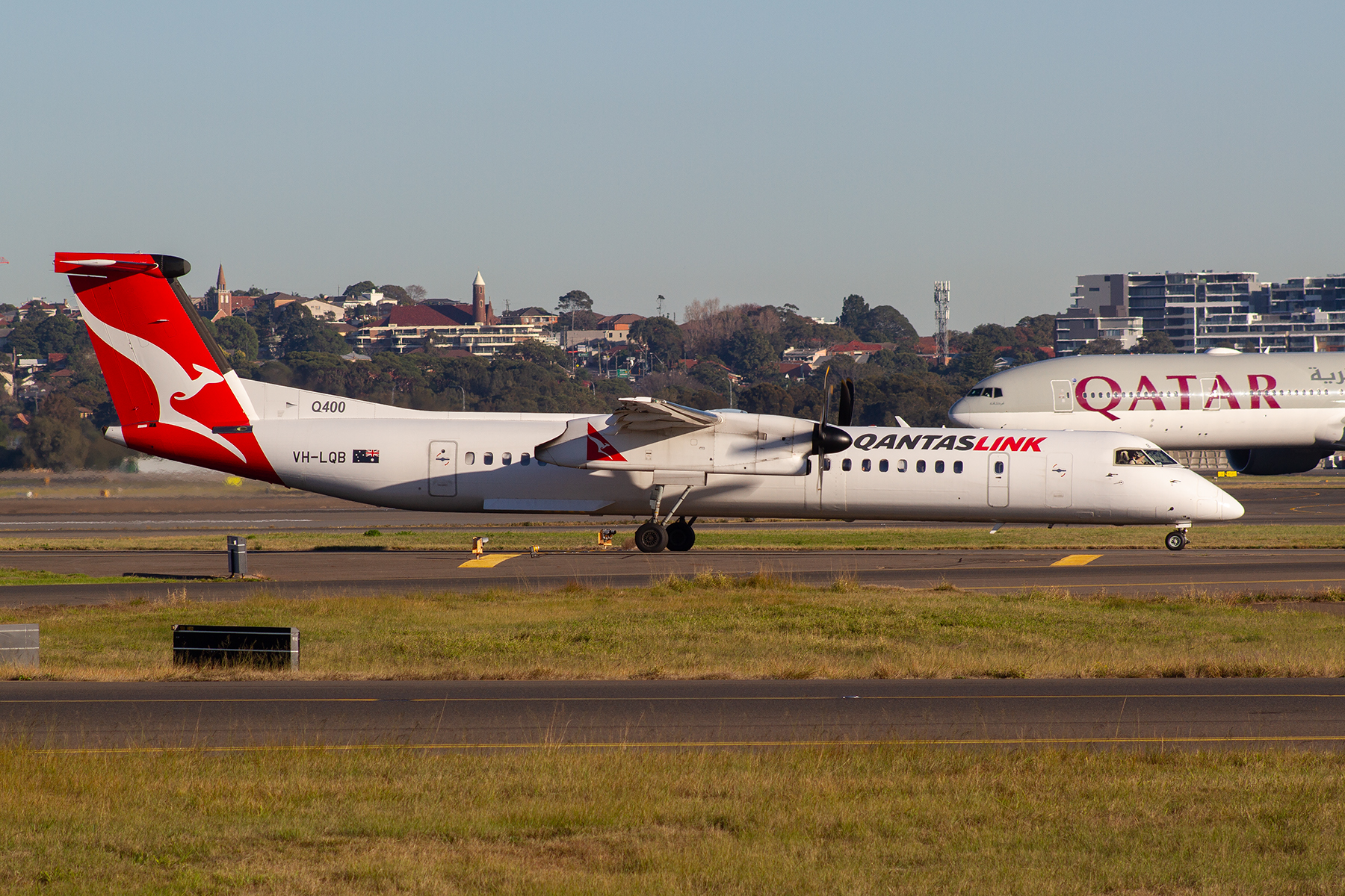 QantasLINK deHavilland Canada DHC8-Q400NG VH-LQB at Kingsford Smith