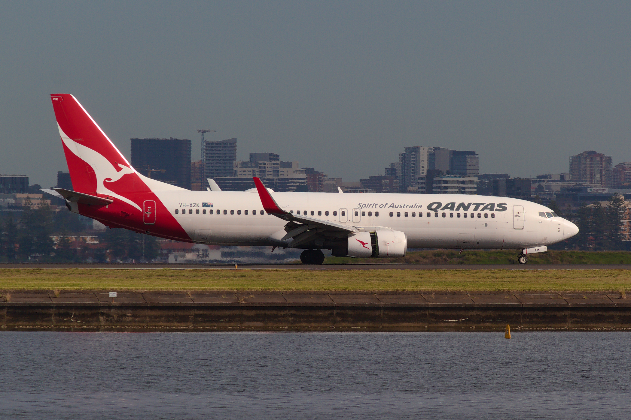 Qantas Boeing 737-800 VH-XZK at Kingsford Smith
