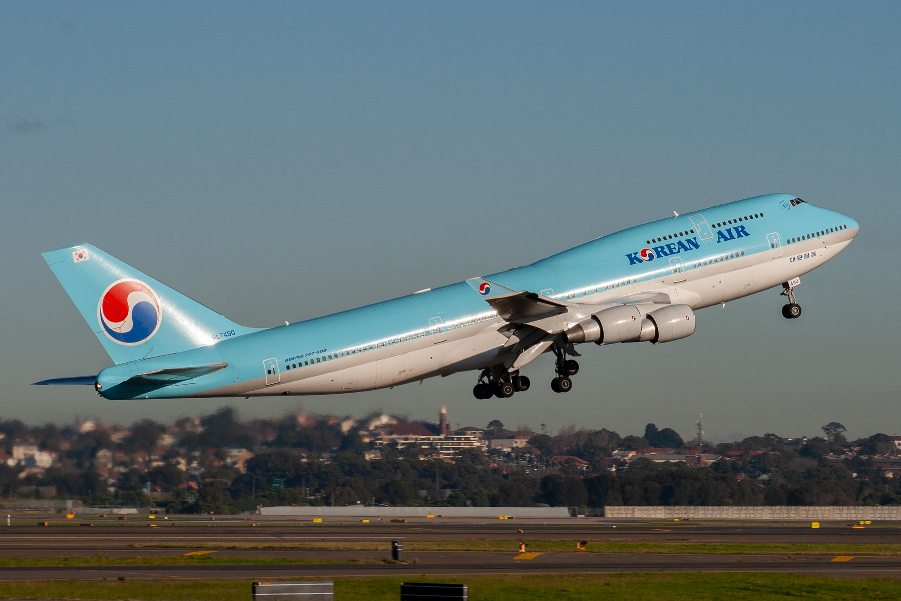 Korean Air Boeing 747-400 HL7490 at Kingsford Smith