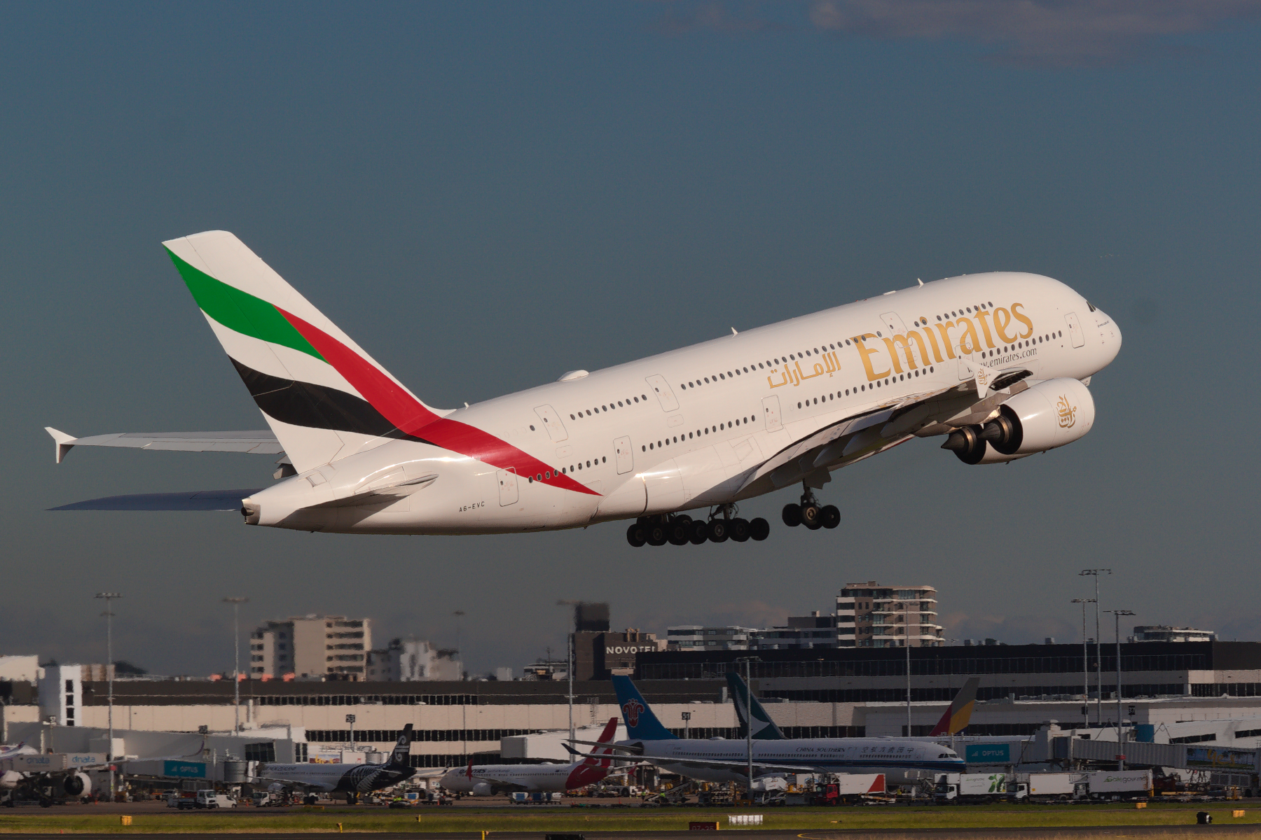 Emirates Airlines Airbus A380-800 A6-EVC at Kingsford Smith