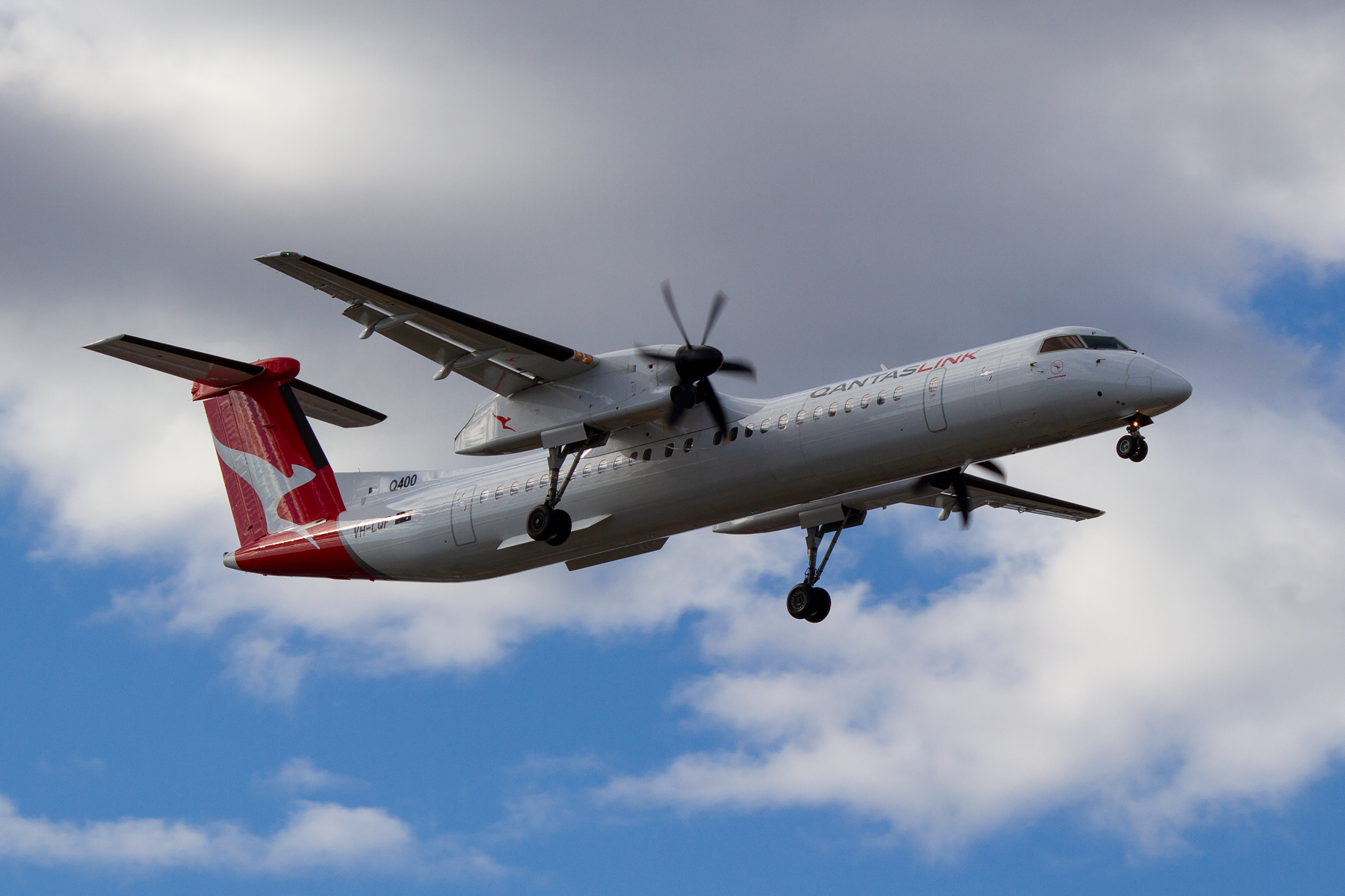 QantasLINK deHavilland Canada DHC8-Q400NG VH-LQF at Kingsford Smith