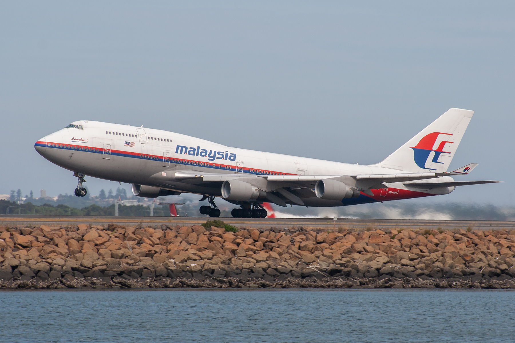 Malaysian Airlines Boeing 747-400 9M-MPH at Kingsford Smith