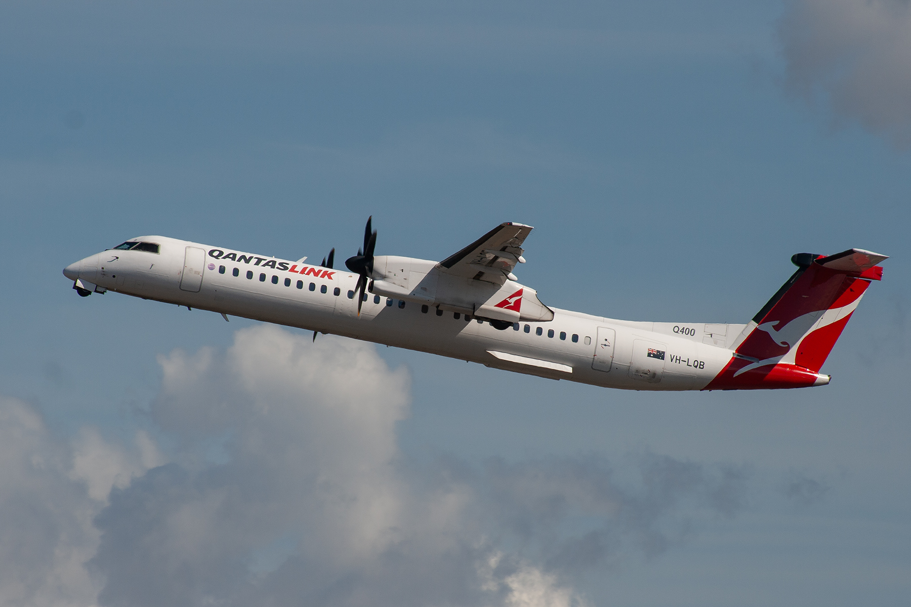 QantasLINK deHavilland Canada DHC8-Q400NG VH-LQB at Kingsford Smith