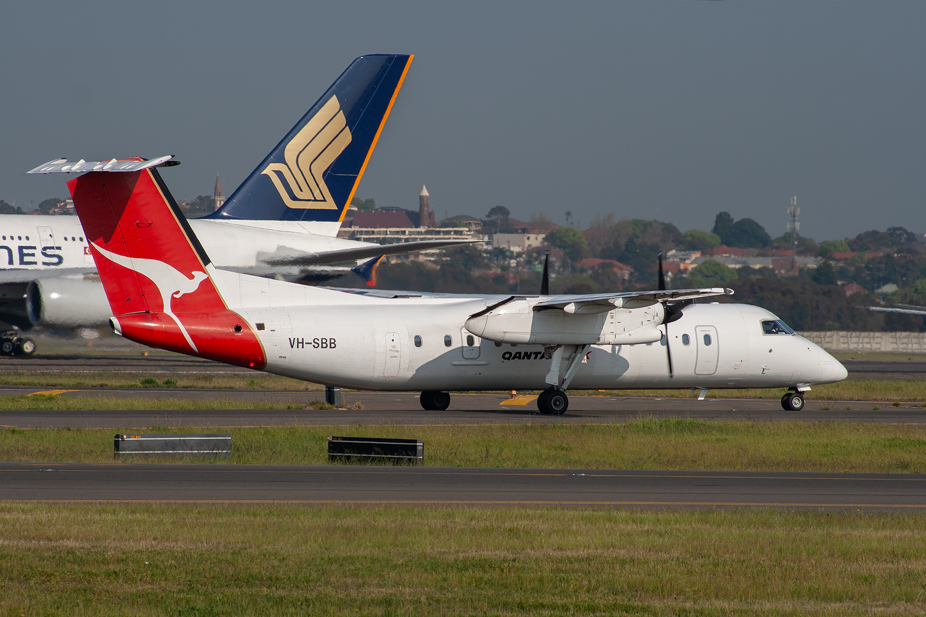 QantasLINK deHavilland Canada DHC8-300B VH-SBB at Kingsford Smith