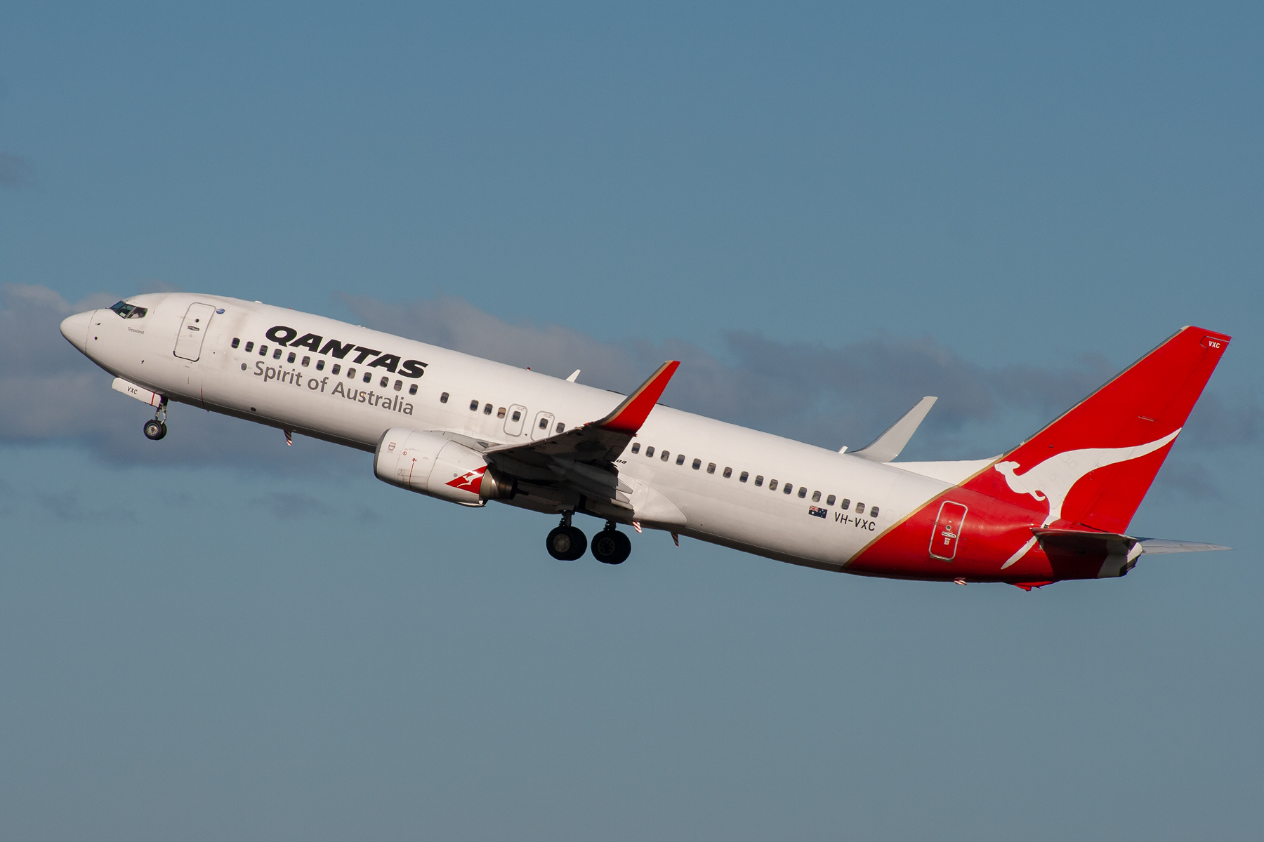 Qantas Boeing 737-800 VH-VXC at Kingsford Smith