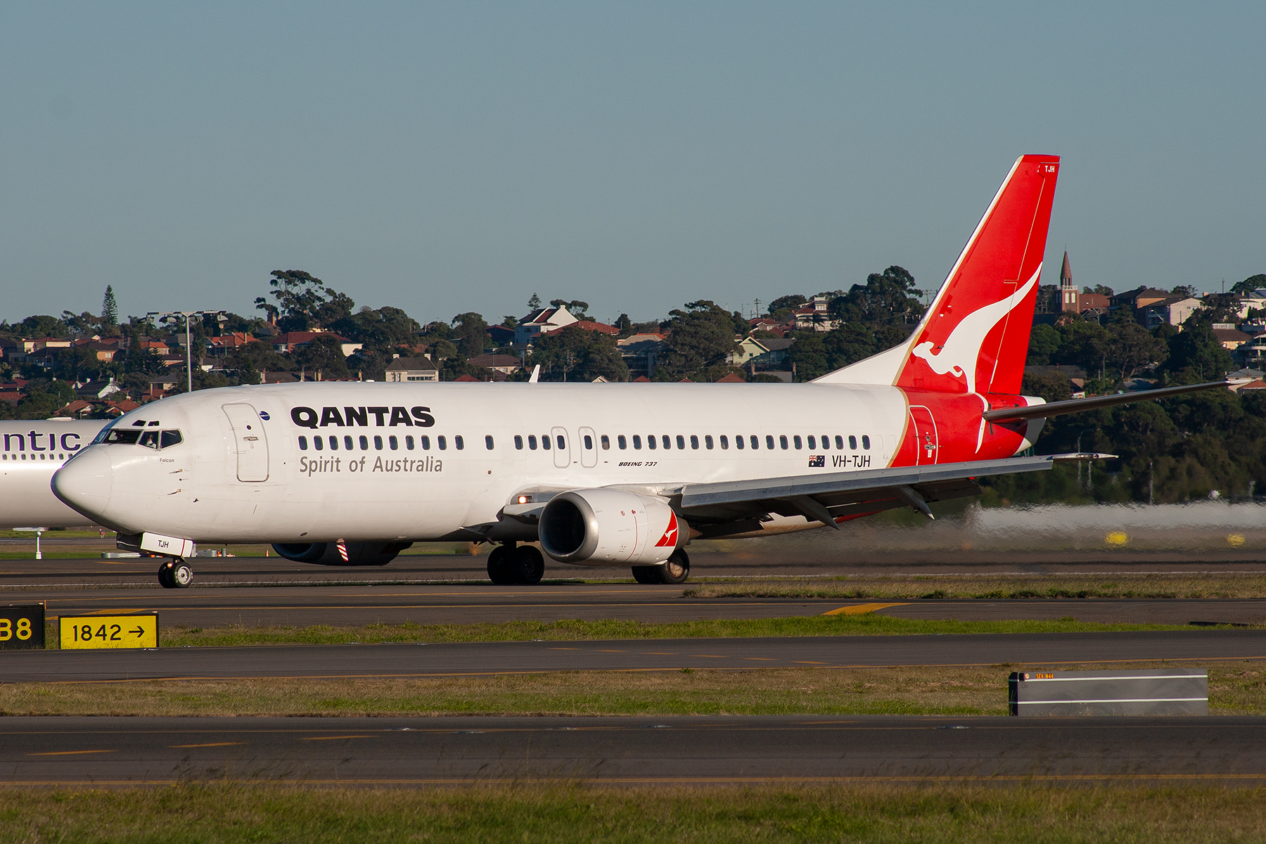 Qantas Boeing 737-400 VH-TJH at Kingsford Smith