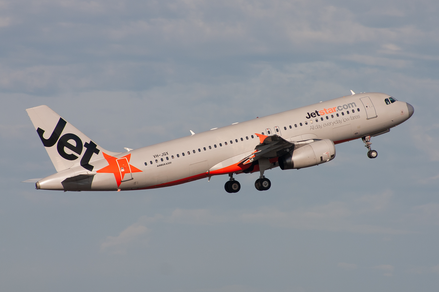 Jetstar Airways Airbus A320-200 VH-JQX at Kingsford Smith