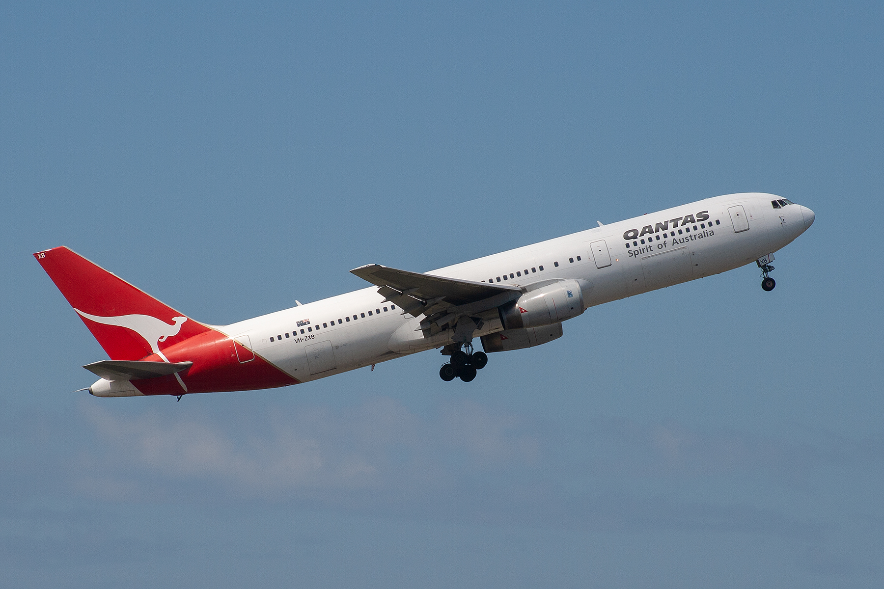 Qantas Boeing 767-300ER VH-ZXB at Kingsford Smith