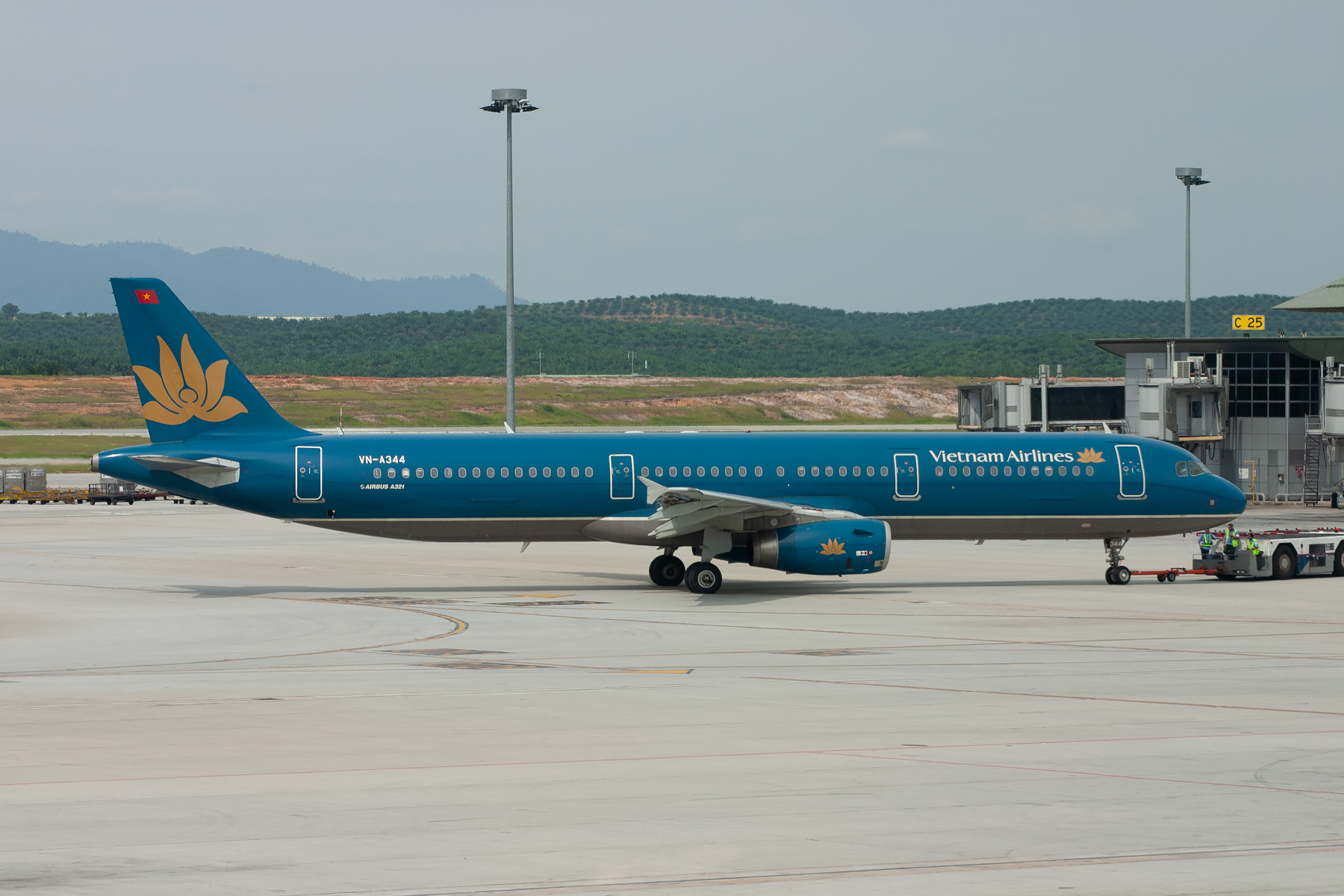 Vietnam Airlines Airbus A321-200 VN-A344 at Sepang