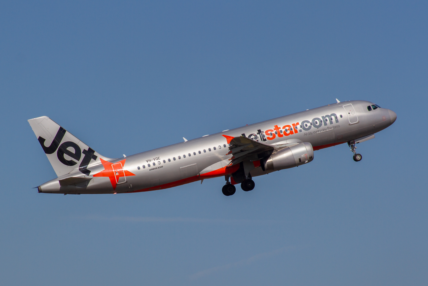 Jetstar Airways Airbus A320-200 VH-VQE at Kingsford Smith