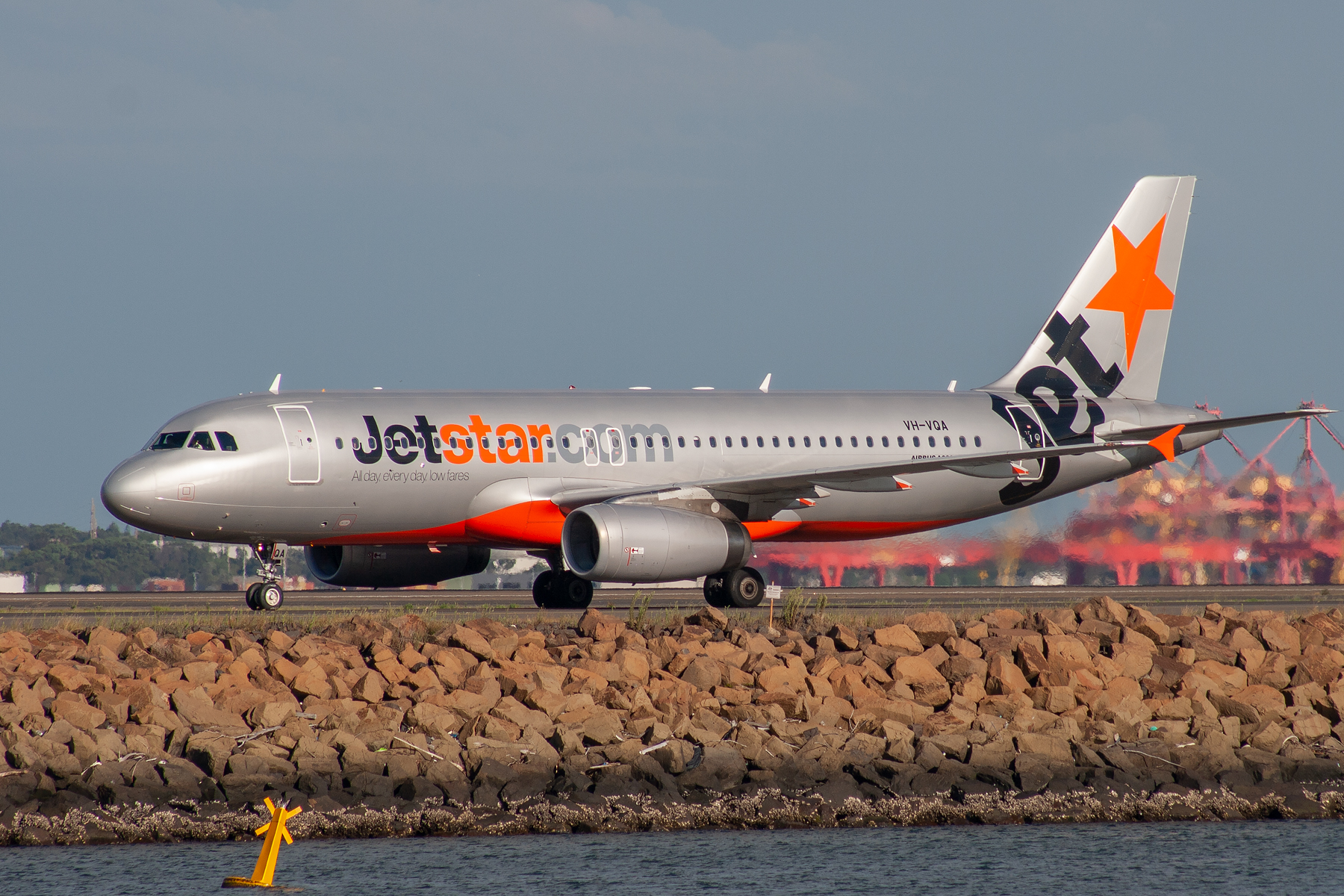 Jetstar Airways Airbus A320-200 VH-VQA at Kingsford Smith