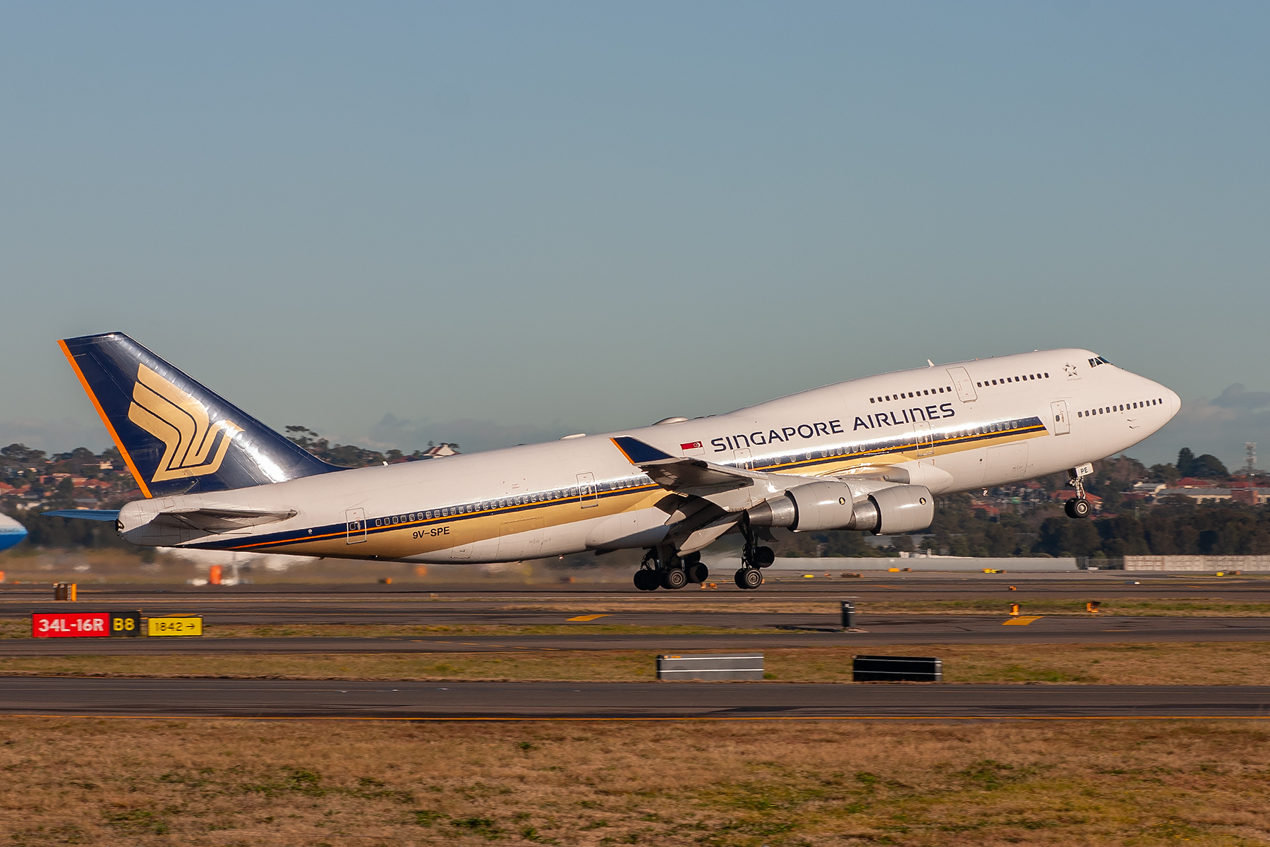 Singapore Airlines Boeing 747-400 9V-SPE at Kingsford Smith