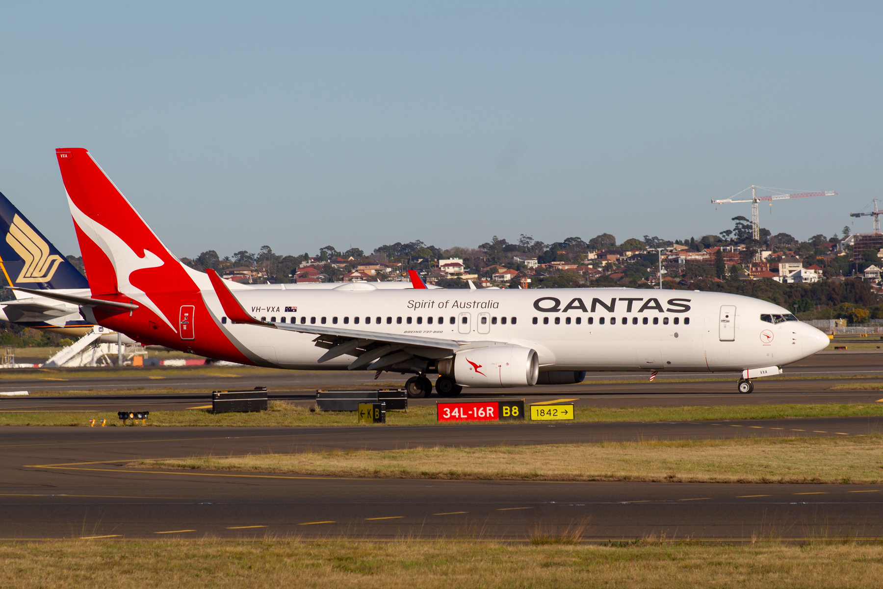 Qantas Boeing 737-800 VH-VXA at Kingsford Smith