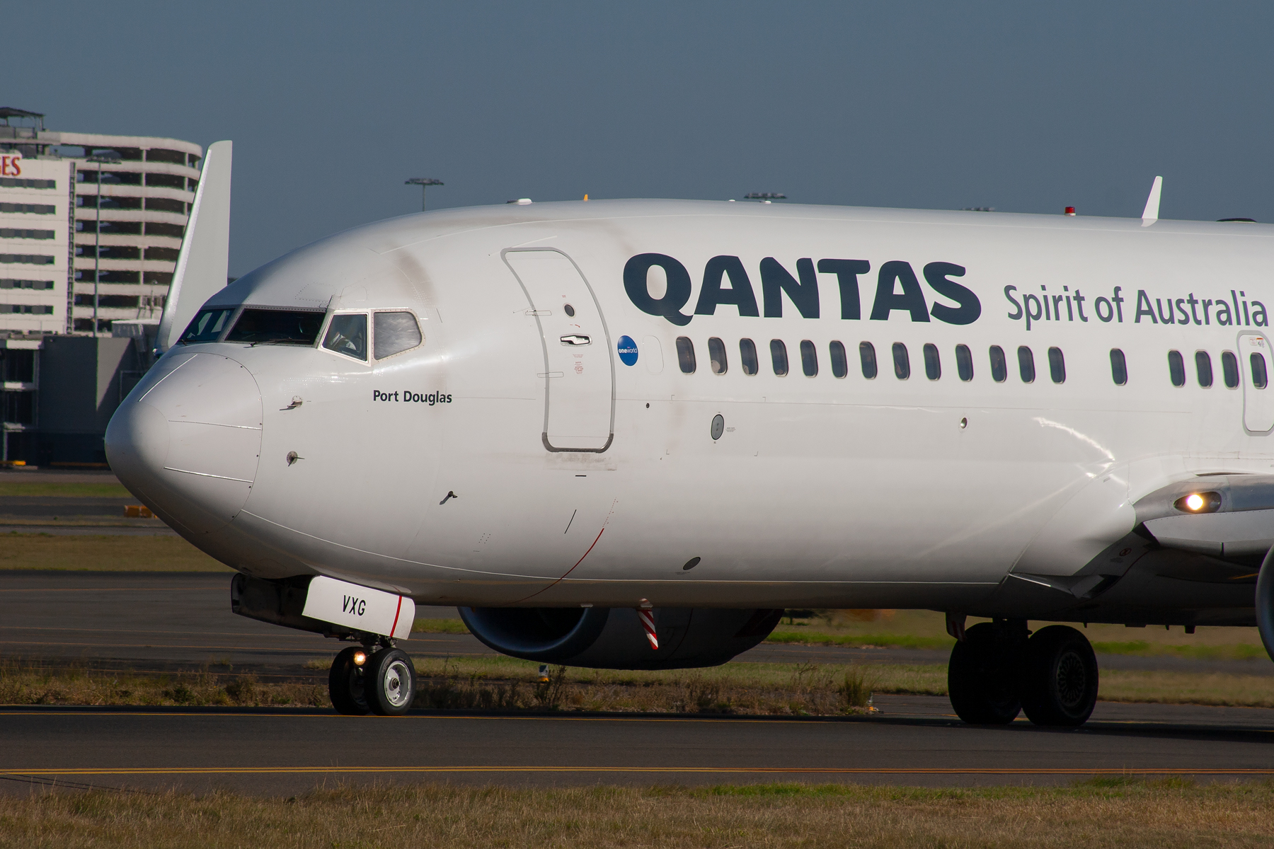 Qantas Boeing 737-800 VH-VXG at Kingsford Smith