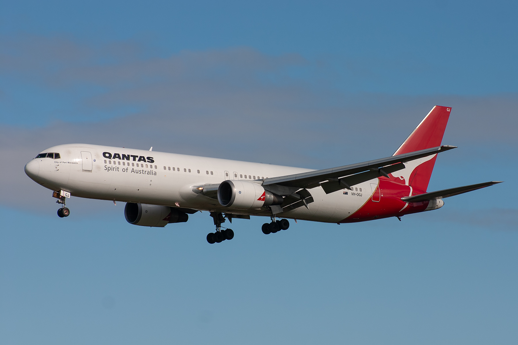 Qantas Boeing 767-300ER VH-OGJ at Kingsford Smith