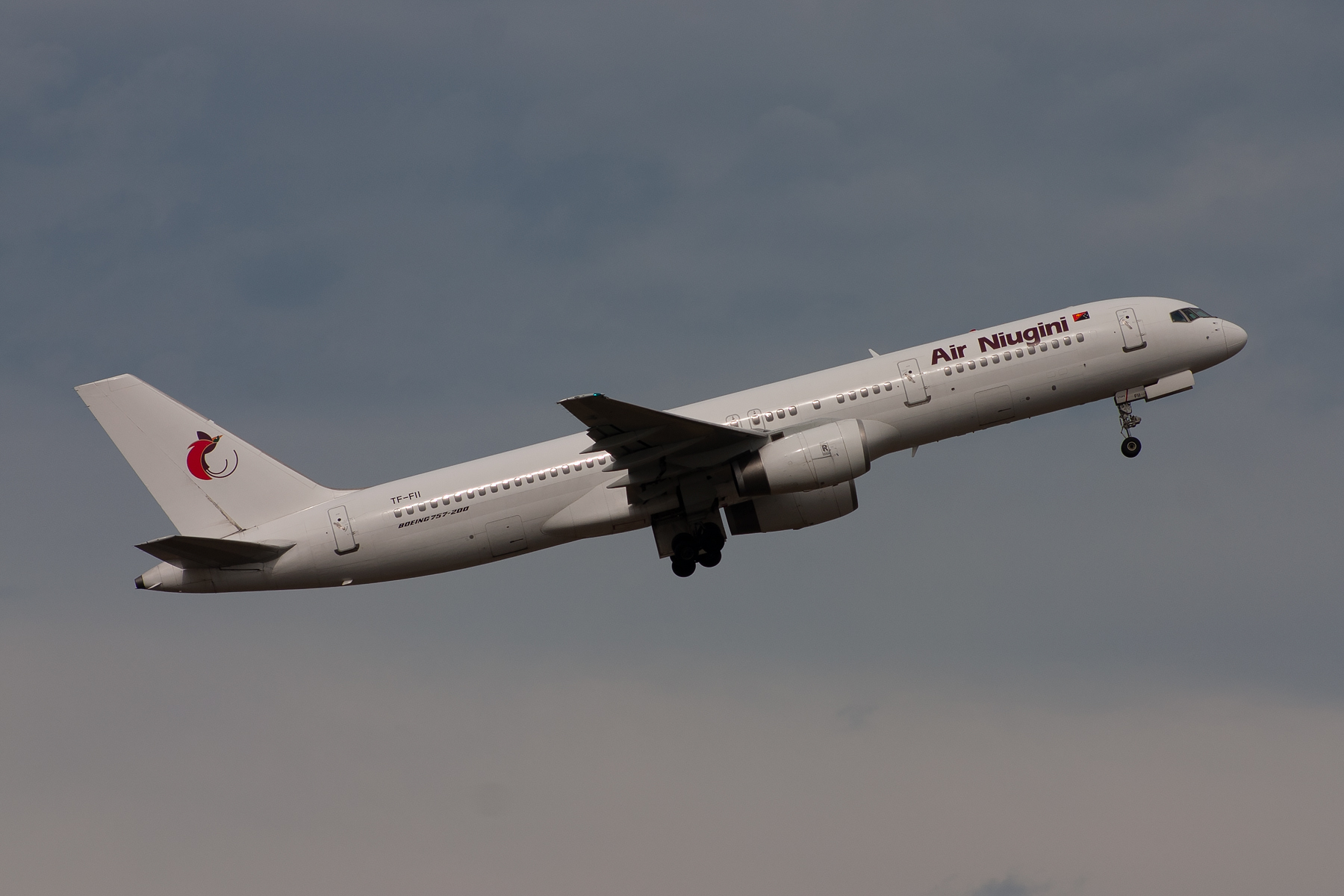 Air Niugini Boeing 757-200 TF-FII at Kingsford Smith