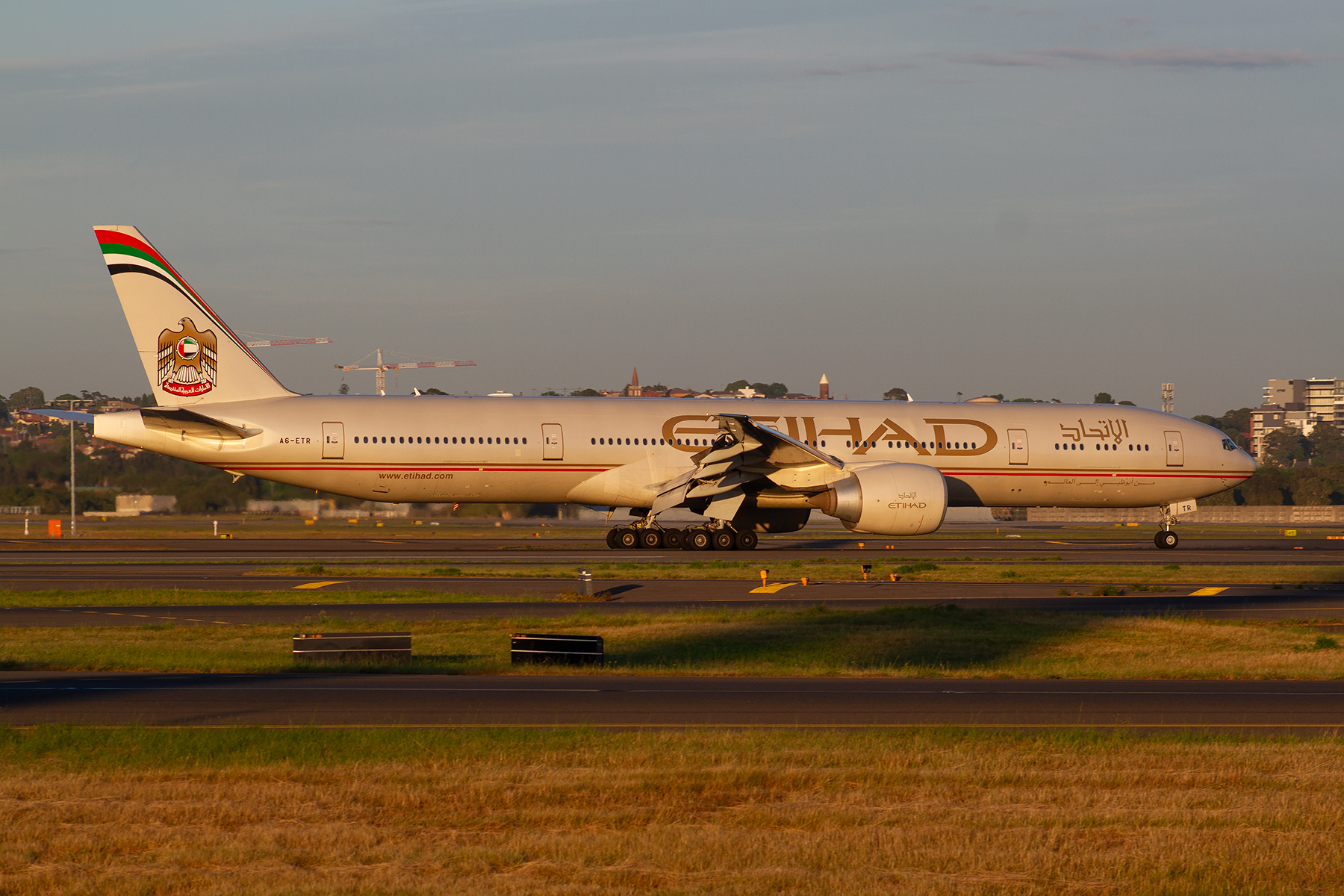 Etihad Airways Boeing 777-300ER A6-ETR at Kingsford Smith