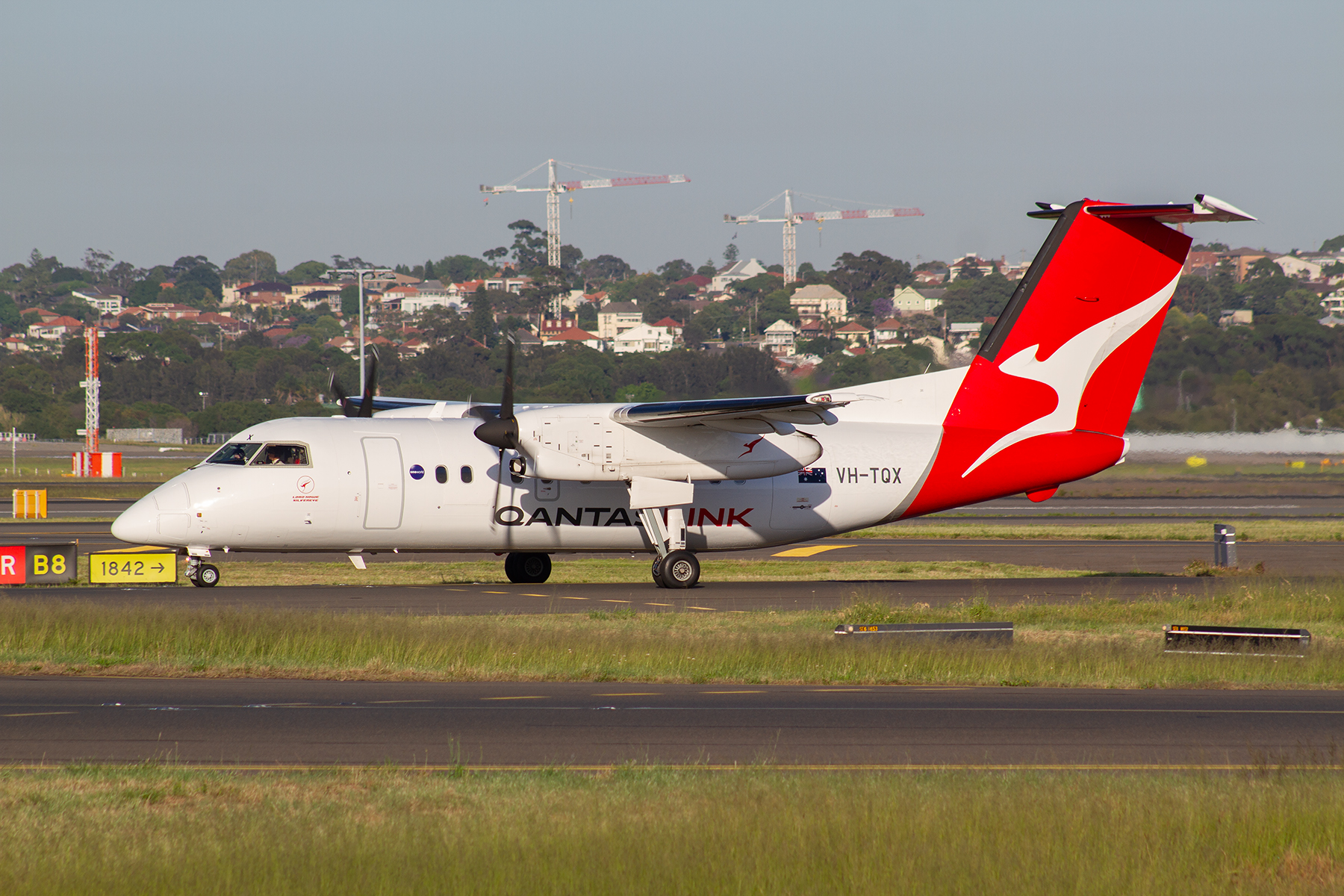 QantasLINK deHavilland Canada DHC8-Q300 VH-TQX at Kingsford Smith