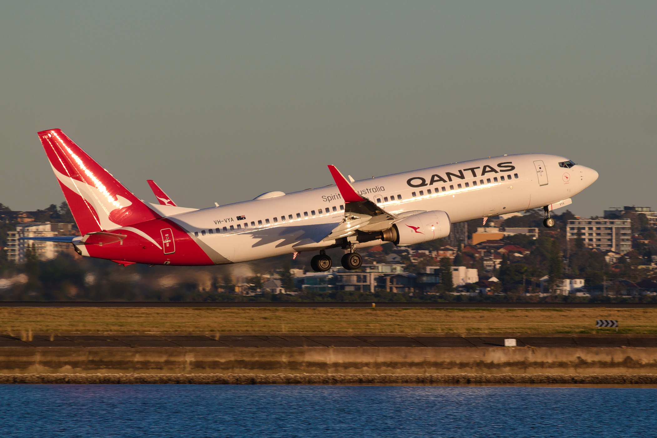 Qantas Boeing 737-800 VH-VYA at Kingsford Smith