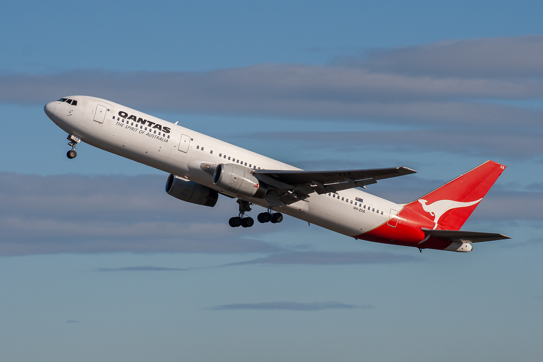 Qantas Boeing 767-300 VH-ZXA at Kingsford Smith